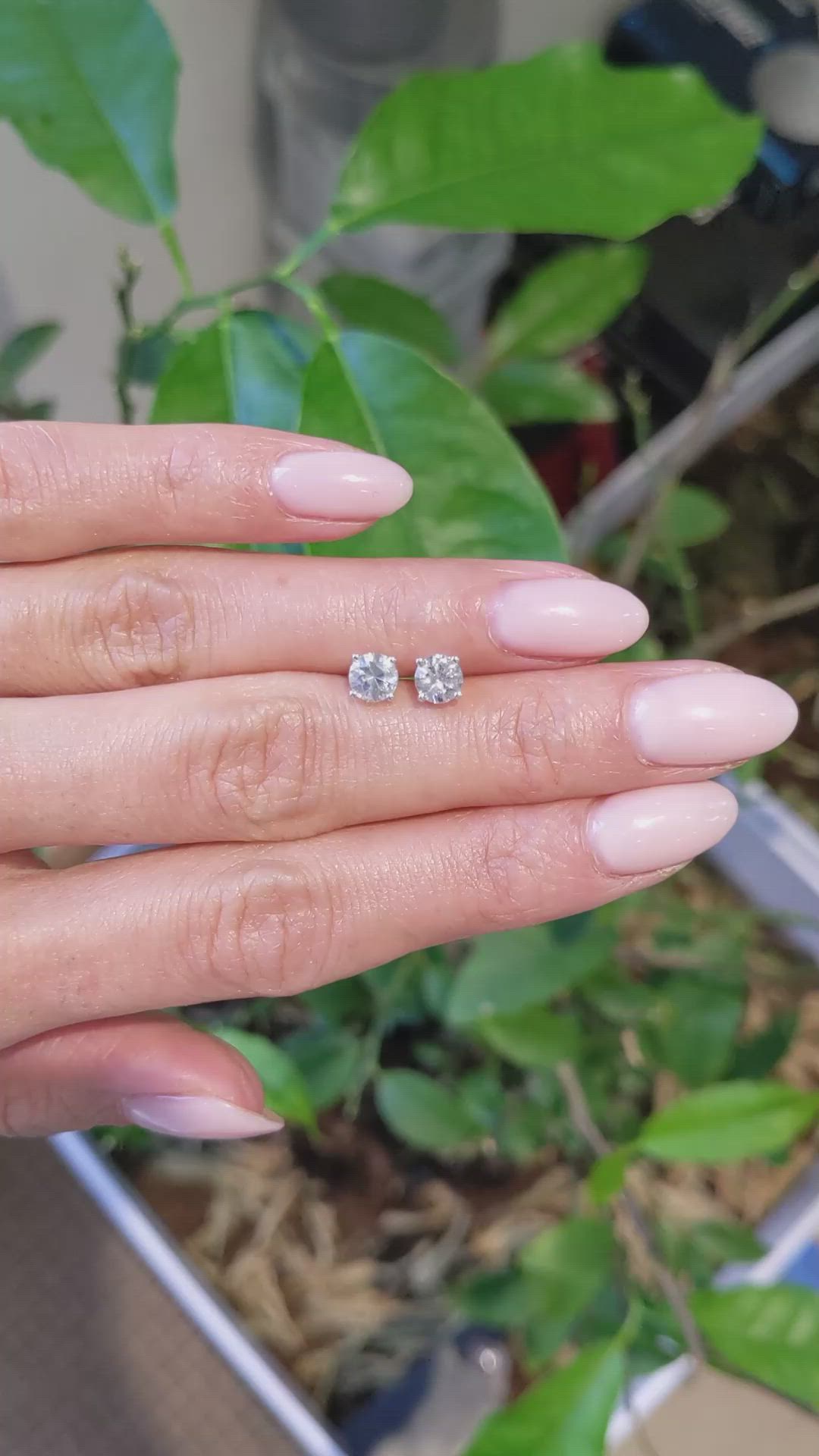 1.15&nbsp;Ct.Tw.Total Carat Weight White Sapphire Studs Earrings, 14K White Gold Size Video