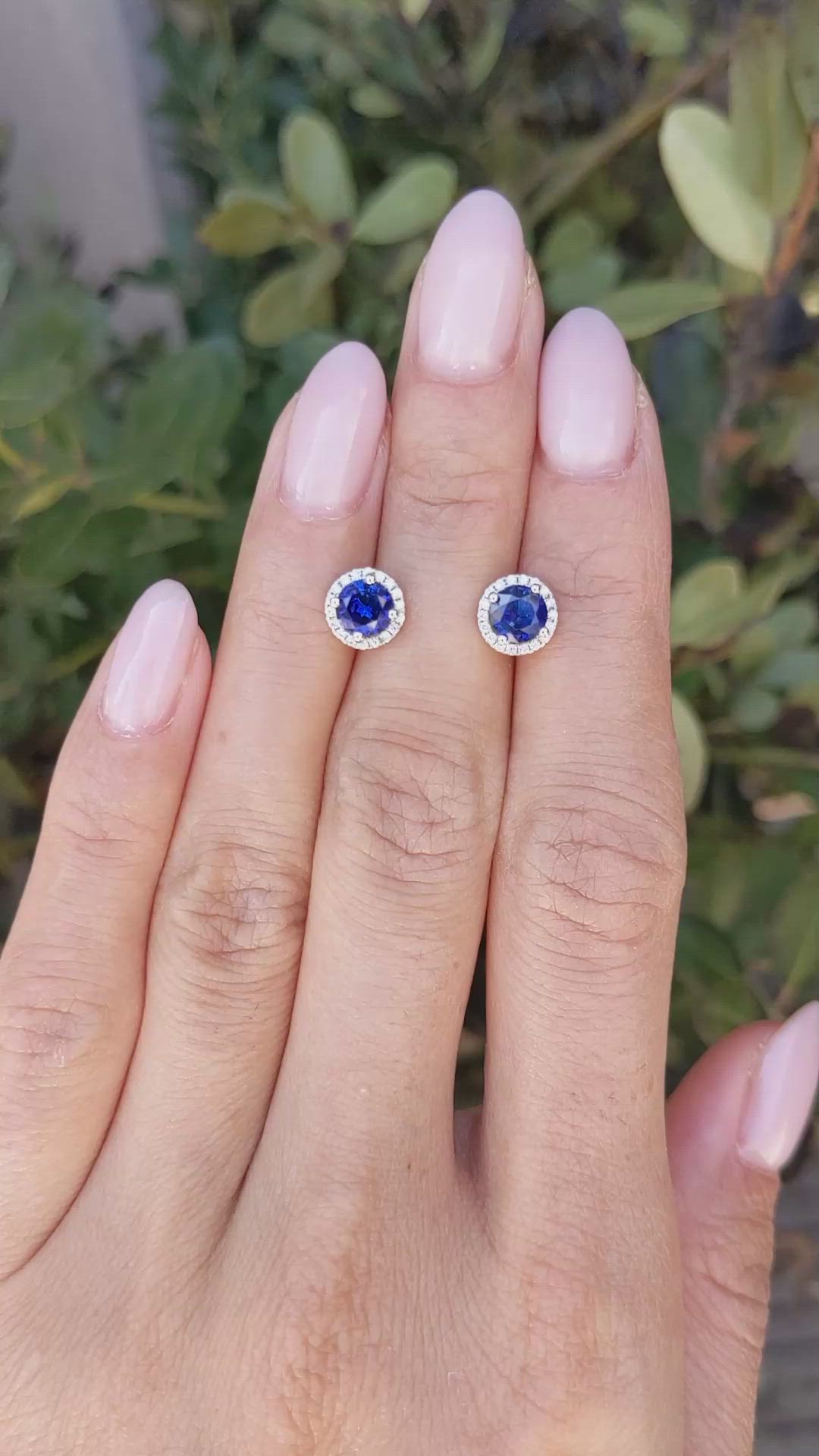 1.25&nbsp;Ct.Tw.Total Carat Weight Blue Sapphire and Natural Diamond Studs Earrings, 18K White Gold Size Video