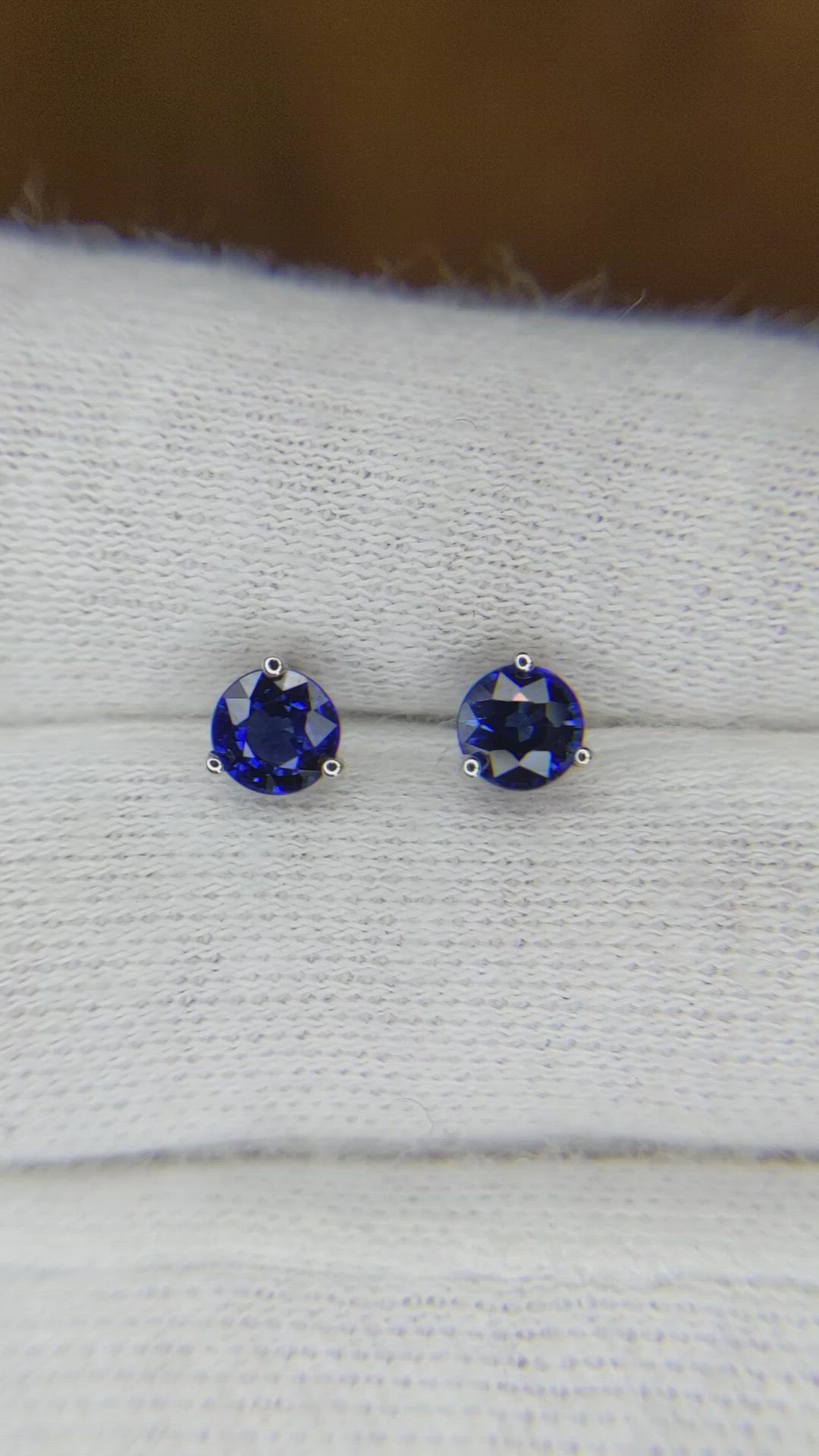 1.00&nbsp;Ct.Tw.Total Carat Weight Blue Sapphire Studs Earrings, 14K White Gold Size Video