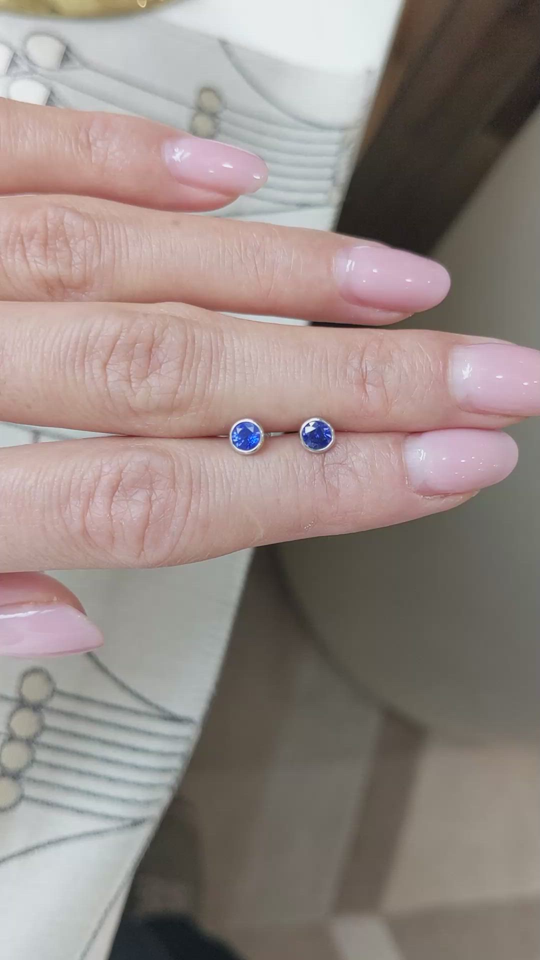 0.75&nbsp;Ct.Tw.Total Carat Weight Blue Sapphire Studs Earrings, 14K White Gold Size Video