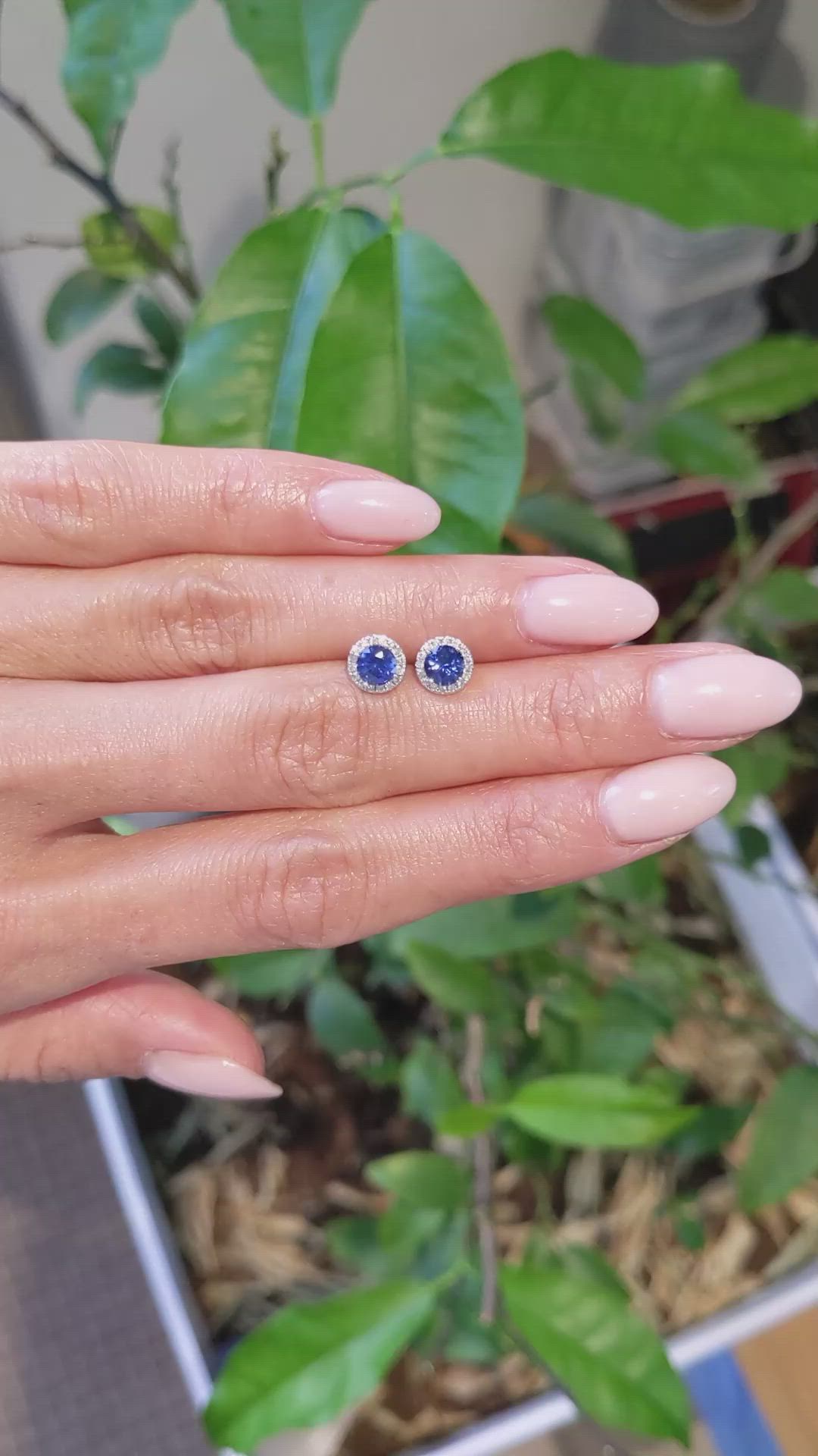 1.00&nbsp;Ct.Tw.Total Carat Weight Blue Sapphire and Natural Diamond Studs Earrings, 18K White Gold Size Video