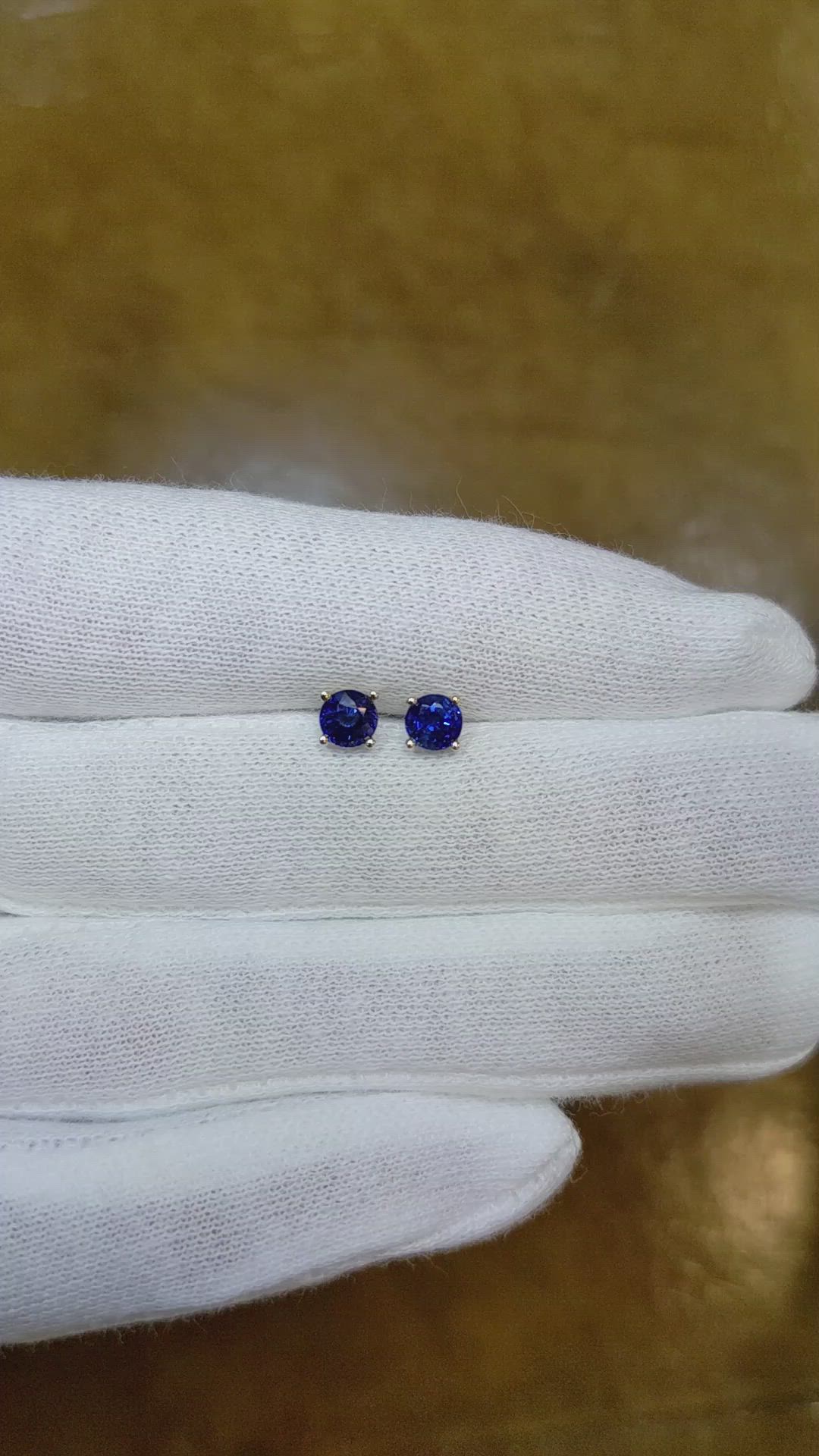 1.00&nbsp;Ct.Tw.Total Carat Weight Blue Sapphire Studs Earrings, 14K Yellow Gold Size Video