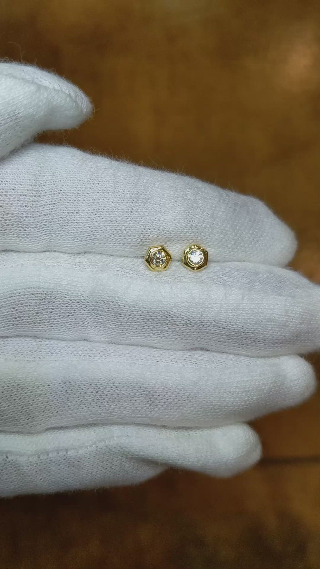 0.19&nbsp;Ct.Tw.Total Carat Weight Natural Diamond Studs Earrings, 18K Yellow Gold Size Video