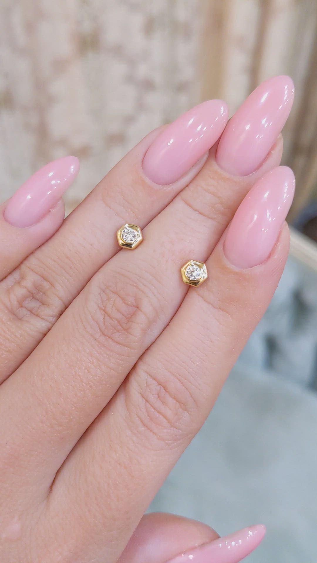 0.19&nbsp;Ct.Tw.Total Carat Weight Natural Diamond Studs Earrings, 18K Yellow Gold Size Video