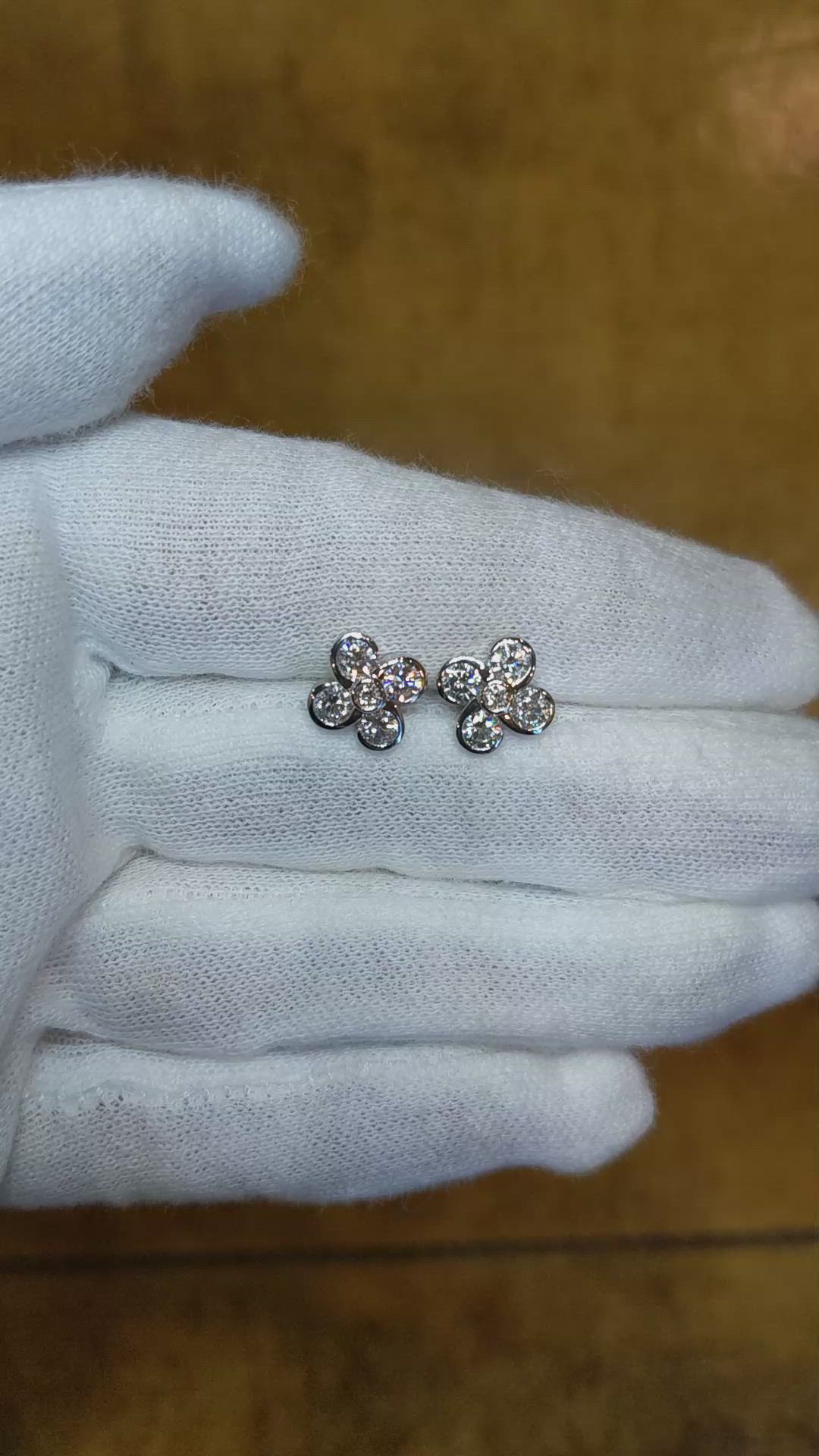 1.17&nbsp;Ct.Tw.Total Carat Weight Natural Diamond Studs Earrings, 18K White Gold Size Video