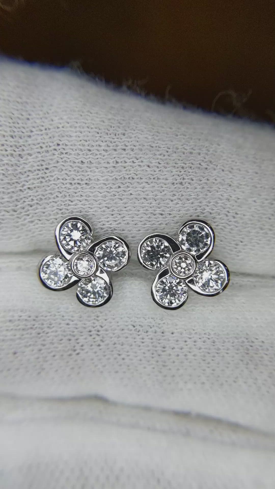 1.17&nbsp;Ct.Tw.Total Carat Weight Natural Diamond Studs Earrings, 18K White Gold Size Video