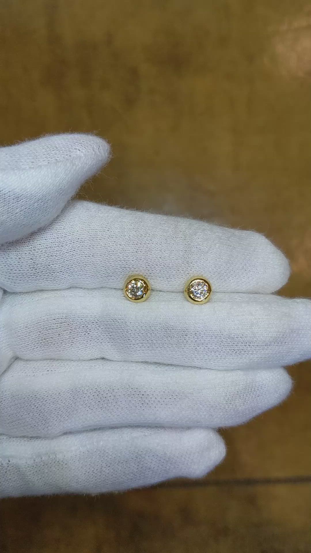0.40 Ct.Tw.Total Carat Weight Natural Diamond Studs Earrings, 18K Yellow Gold Size Video