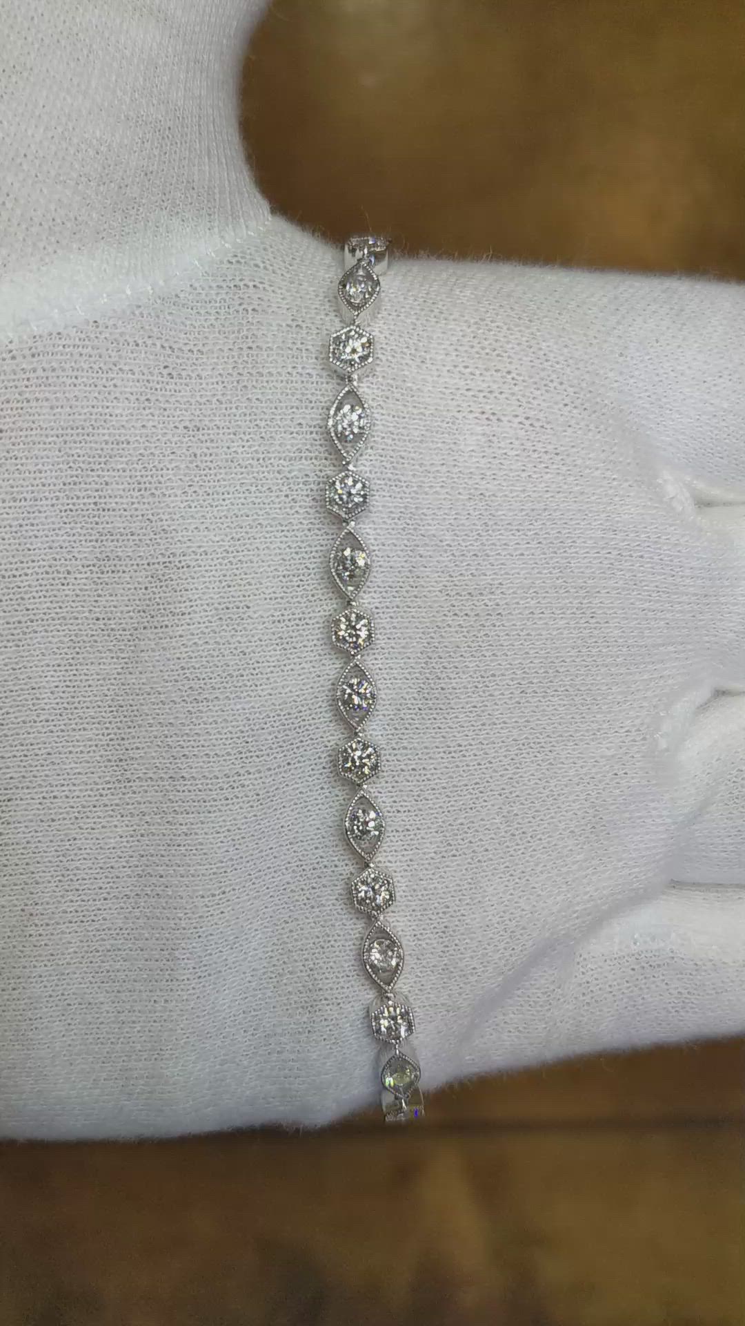 2.72&nbsp;Ct.Tw.Total Carat Weight Natural Diamond Pave Bracelet, 18K White Gold Size Video