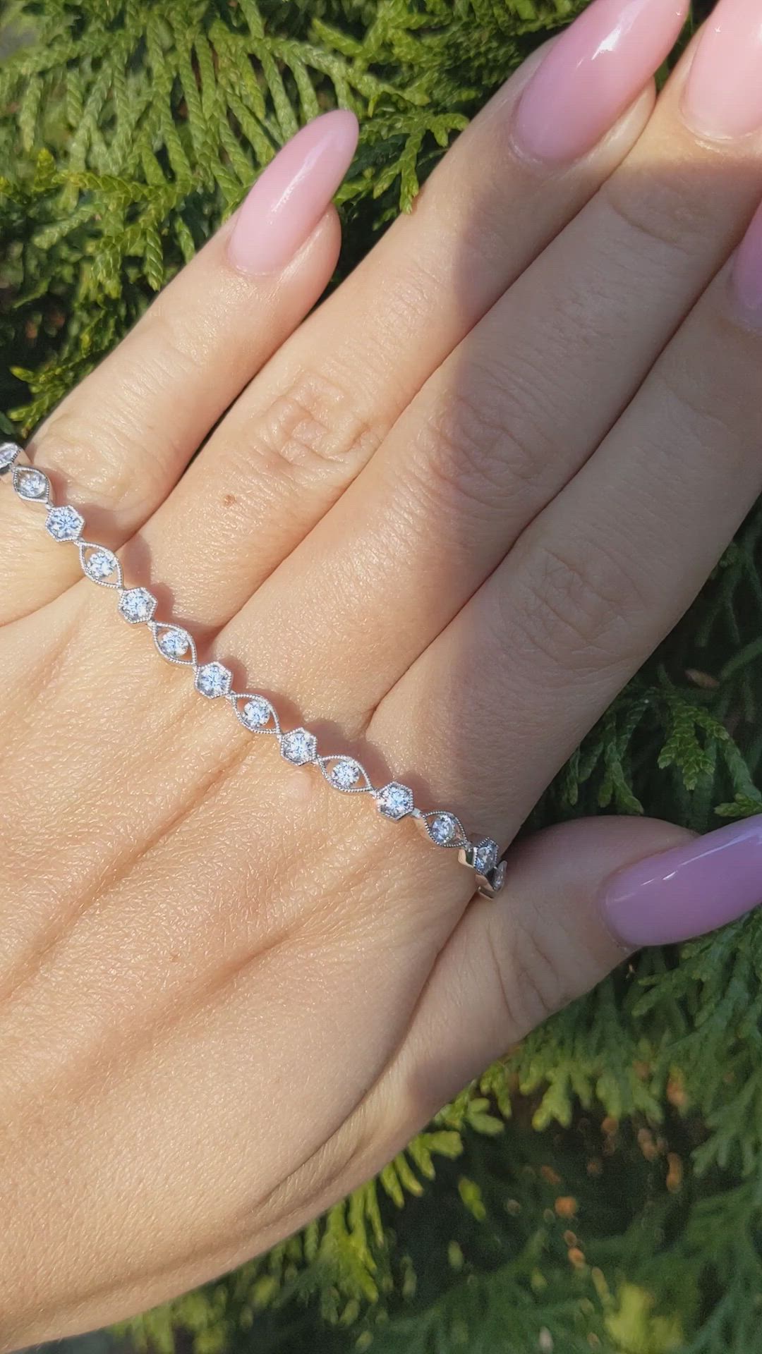 2.72&nbsp;Ct.Tw.Total Carat Weight Natural Diamond Pave Bracelet, 18K White Gold Size Video