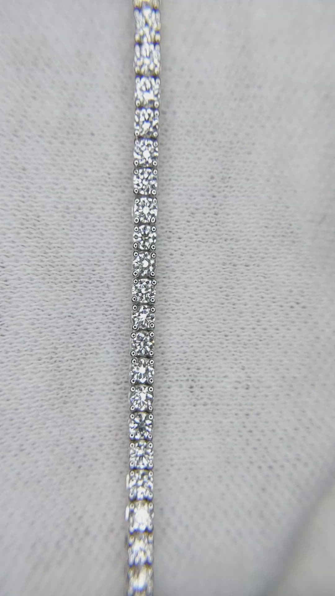 2.50&nbsp;Ct.Tw.Total Carat Weight Natural Diamond Pave Bracelet, 14K White Gold Size Video