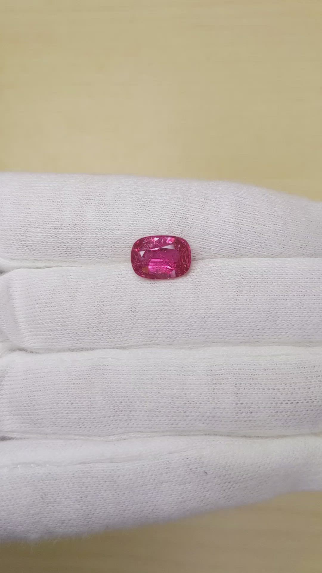 3.63 Ct. Purplish Pink Sapphire from Ceylon (Sri Lanka) Size Video