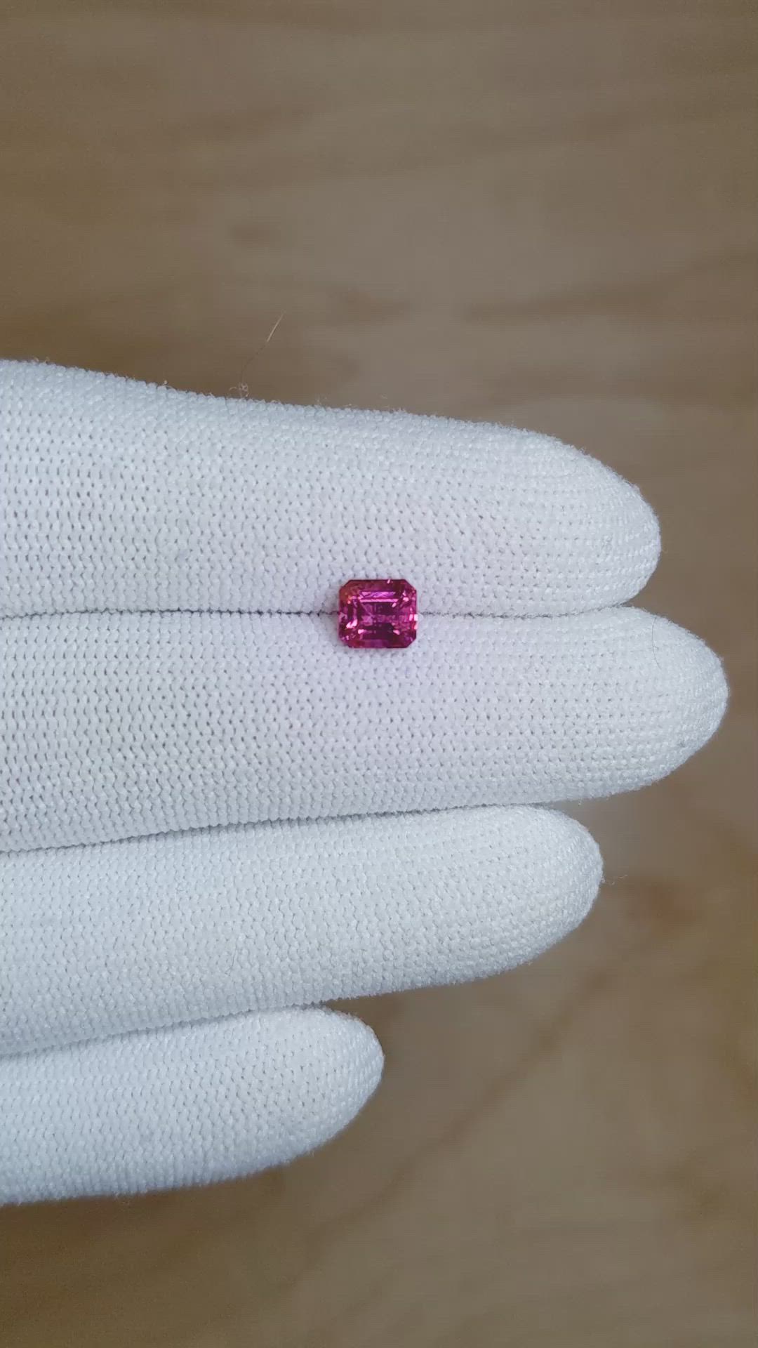 1.22 Ct. Reddish Pink Sapphire from Ceylon (Sri Lanka) Size Video