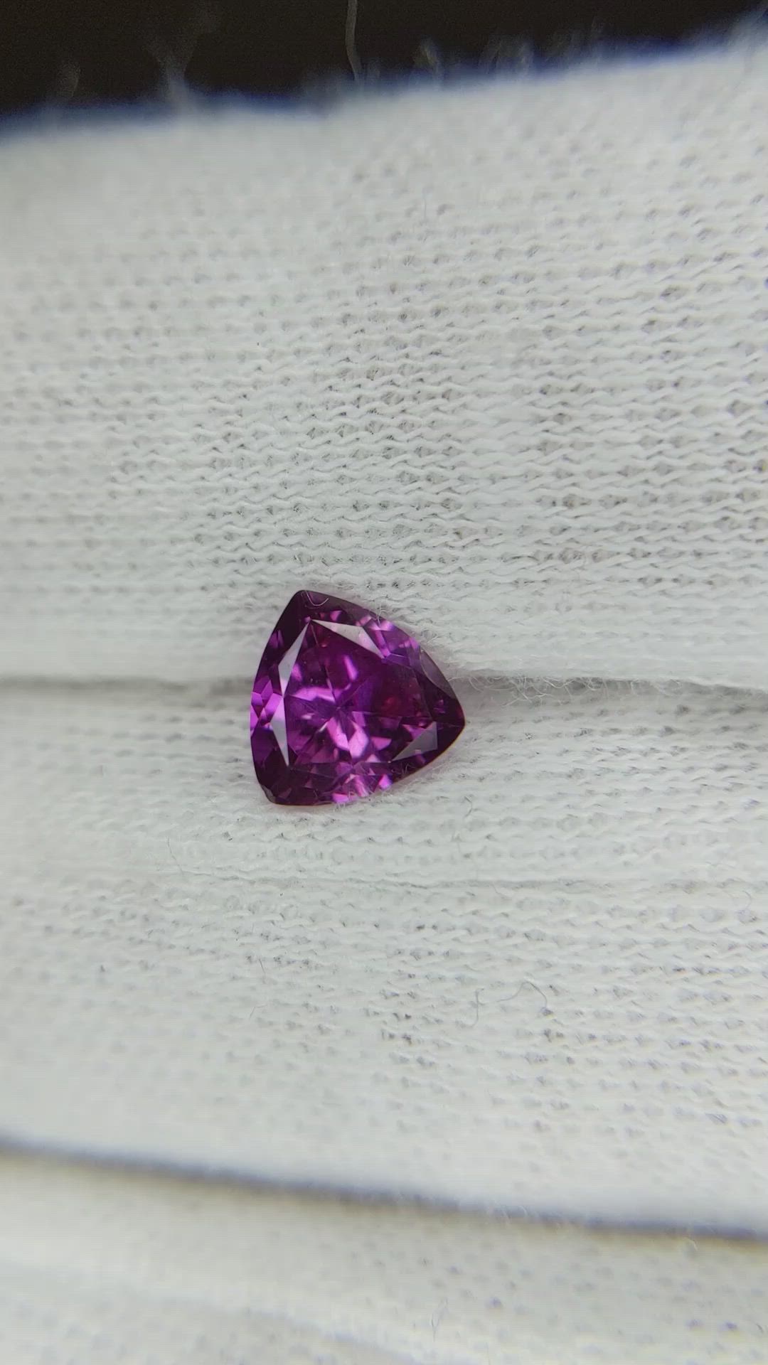 0.73 Ct. Sapphire from Ceylon (Sri Lanka) Size Video