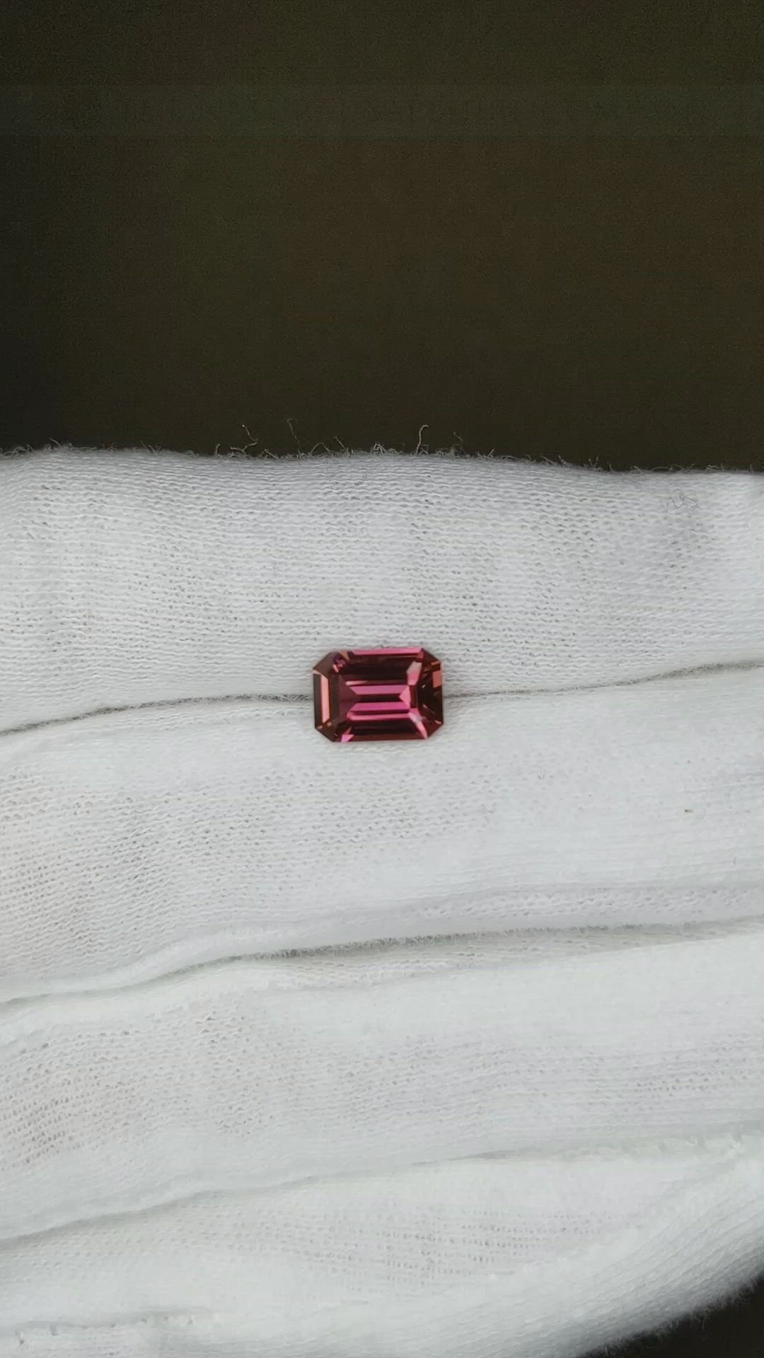 1.65 Ct. Reddish Pink Sapphire from Ceylon (Sri Lanka) Size Video