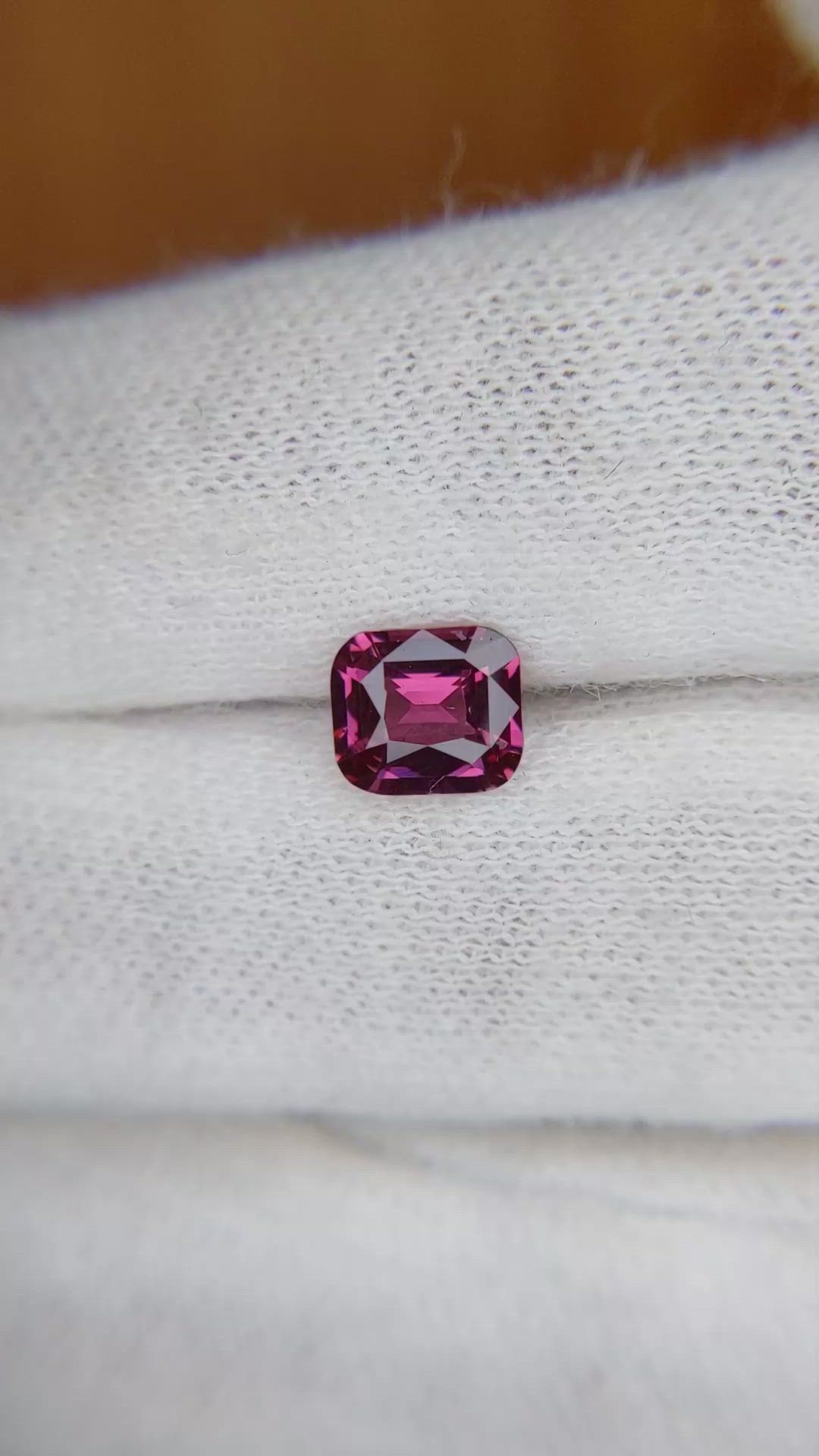 1.16 Ct. Reddish Pink Sapphire from Ceylon (Sri Lanka) Size Video