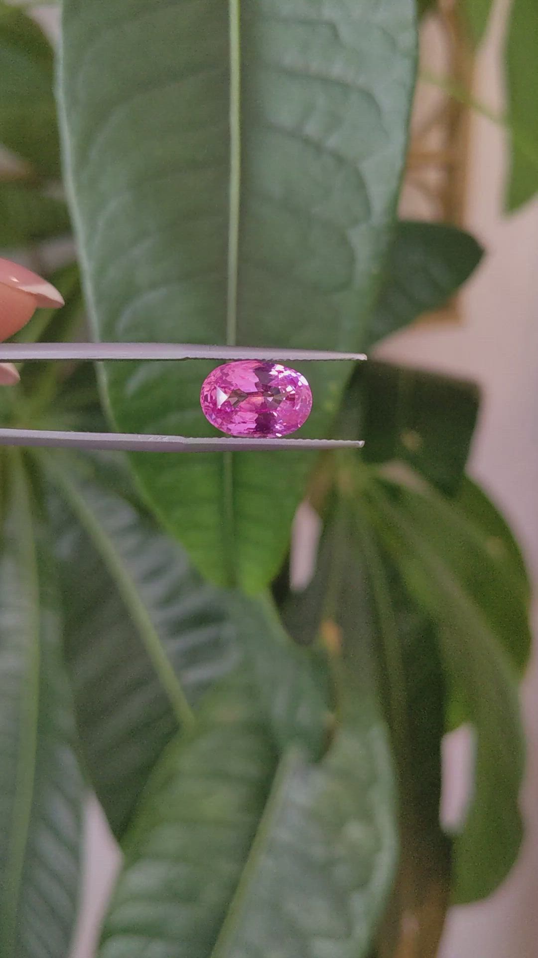 5.15 Ct. Padparadscha Sapphire from Ceylon (Sri Lanka) Size Video