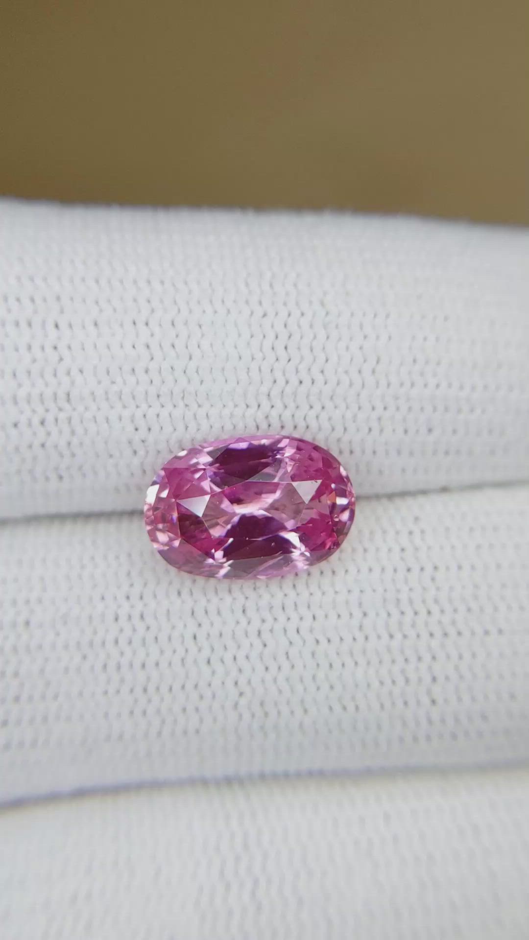 5.15 Ct. Padparadscha Sapphire from Ceylon (Sri Lanka) Size Video