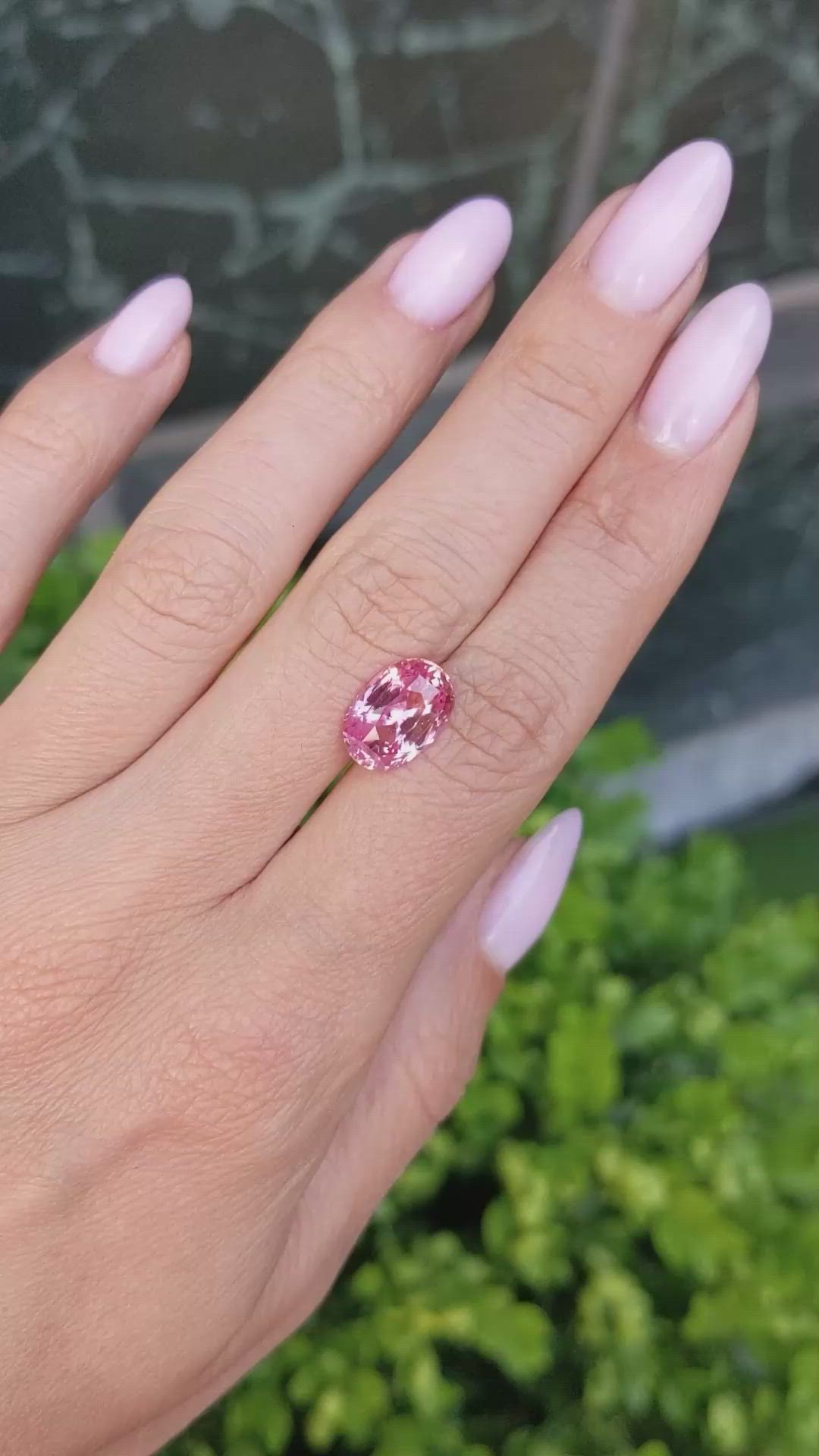 5.15 Ct. Padparadscha Sapphire from Ceylon (Sri Lanka) Size Video