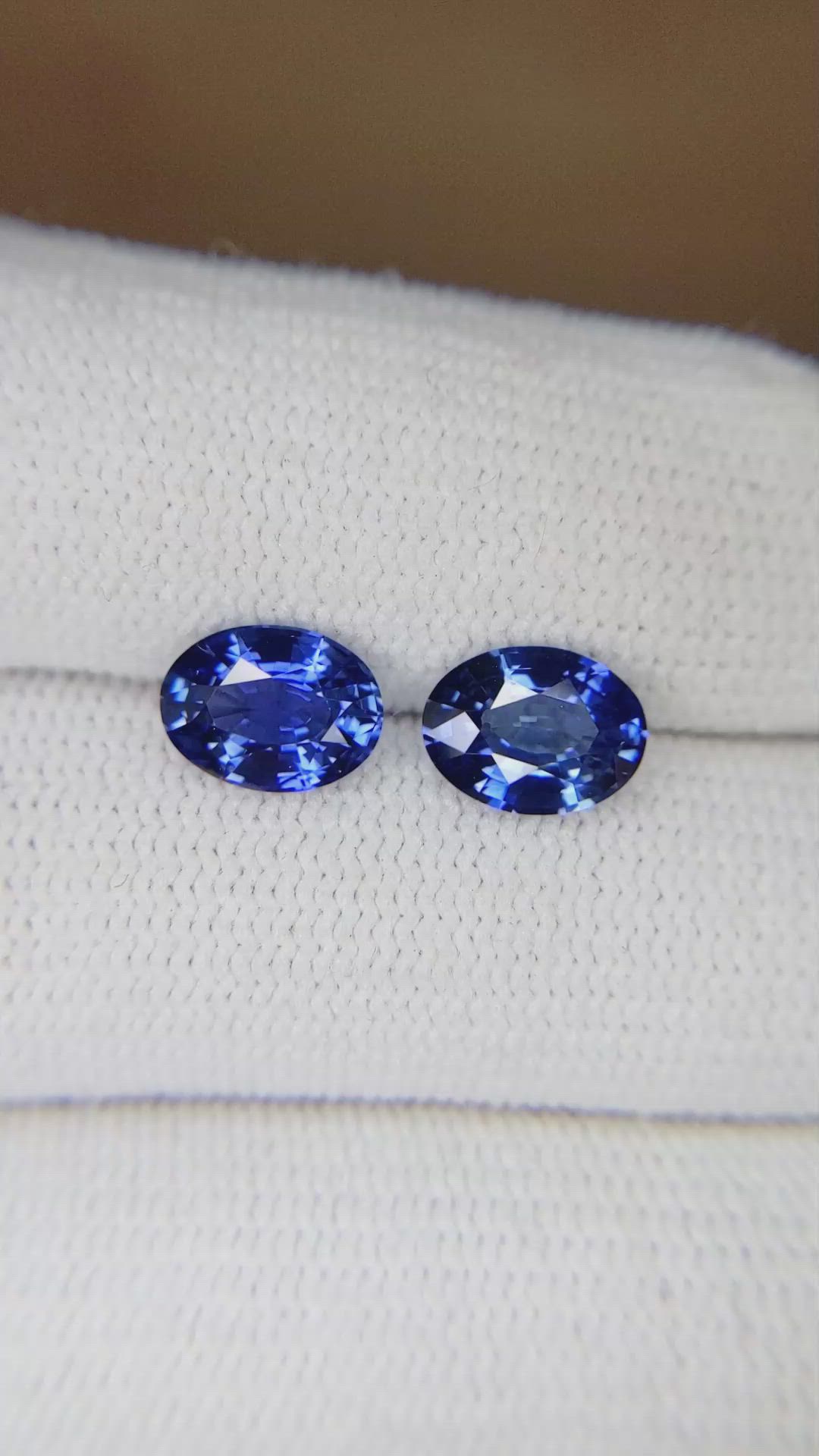 2.86&nbsp;Ct.Tw.Total Carat Weight Blue Sapphire Pair from Ceylon (Sri Lanka) Size Video