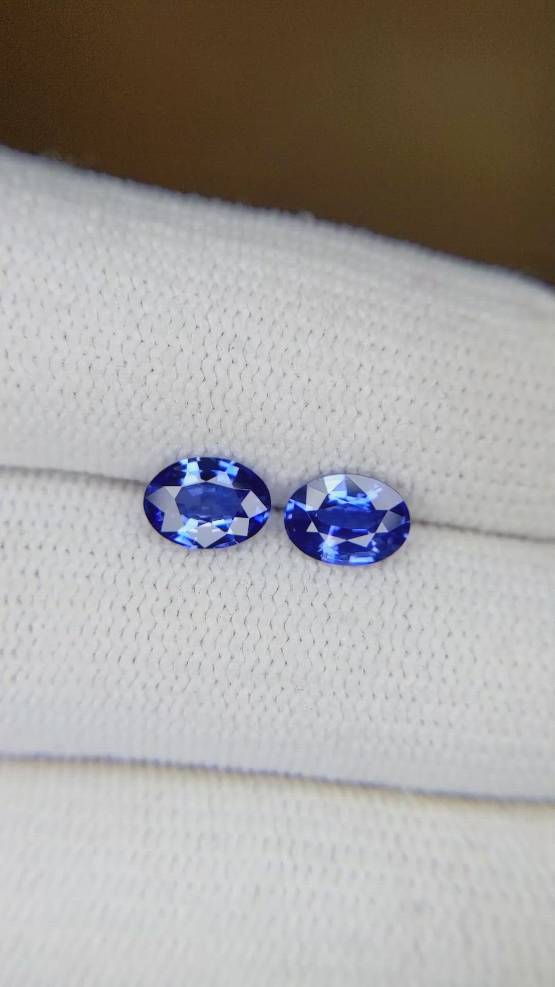 1.76&nbsp;Ct.Tw.Total Carat Weight Blue Sapphire Pair from Ceylon (Sri Lanka) Size Video