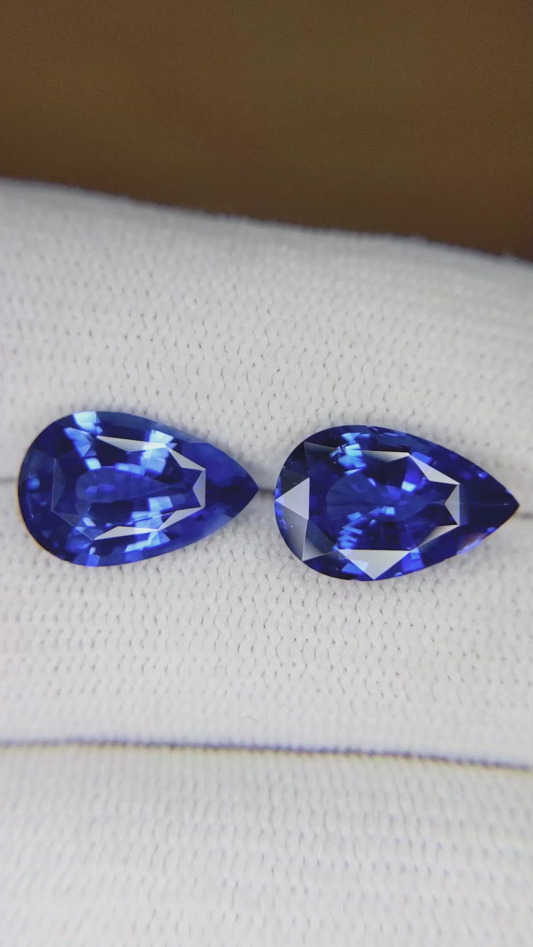 8.60&nbsp;Ct.Tw.Total Carat Weight Blue Sapphire Pair from Ceylon (Sri Lanka) Size Video