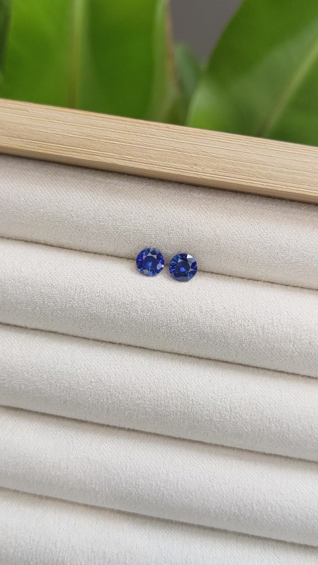 1.24&nbsp;Ct.Tw.Total Carat Weight Blue Sapphire Pair from Ceylon (Sri Lanka) Size Video