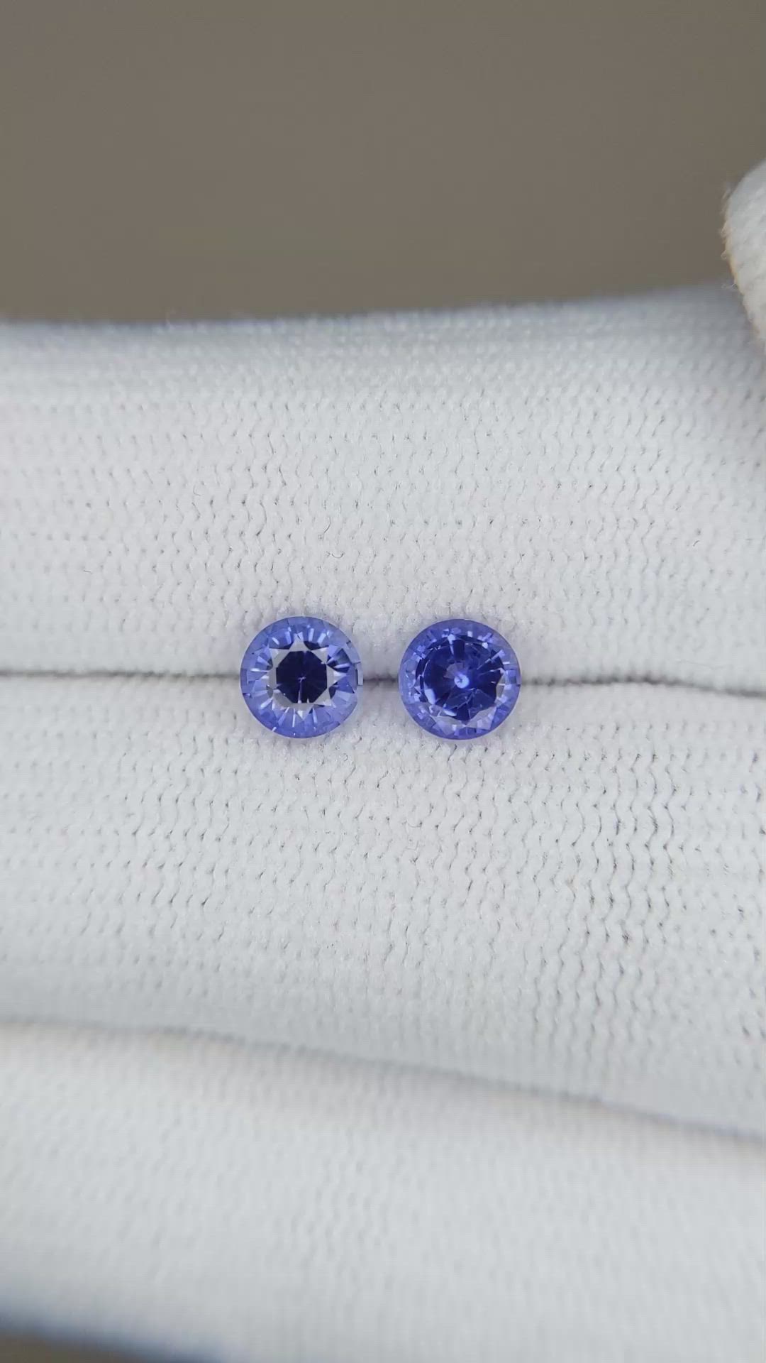 1.02&nbsp;Ct.Tw.Total Carat Weight Blue Sapphire Pair from Ceylon (Sri Lanka) Size Video