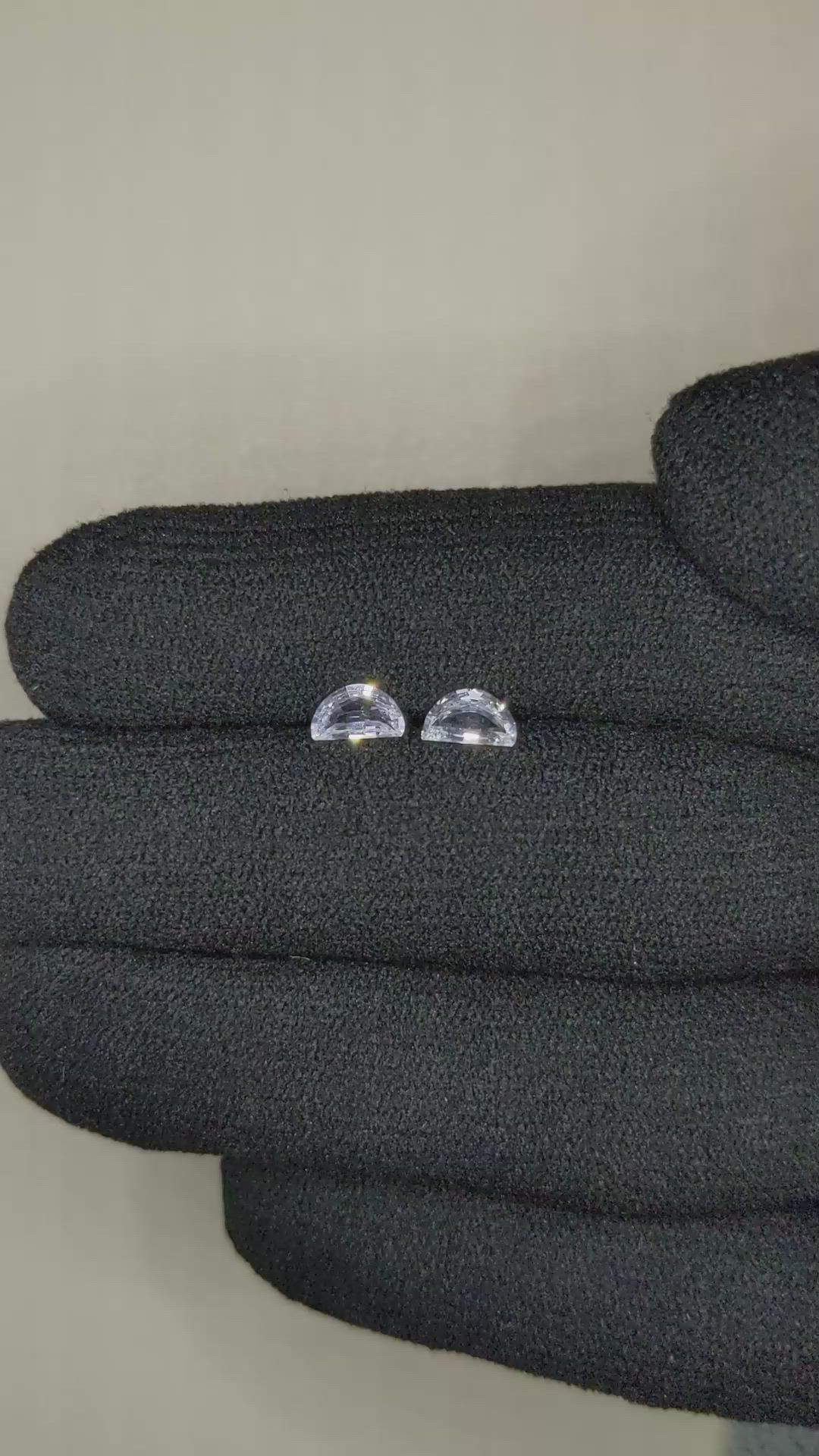 0.64&nbsp;Ct.Tw.Total Carat Weight White Sapphire Pair from Ceylon (Sri Lanka) Size Video