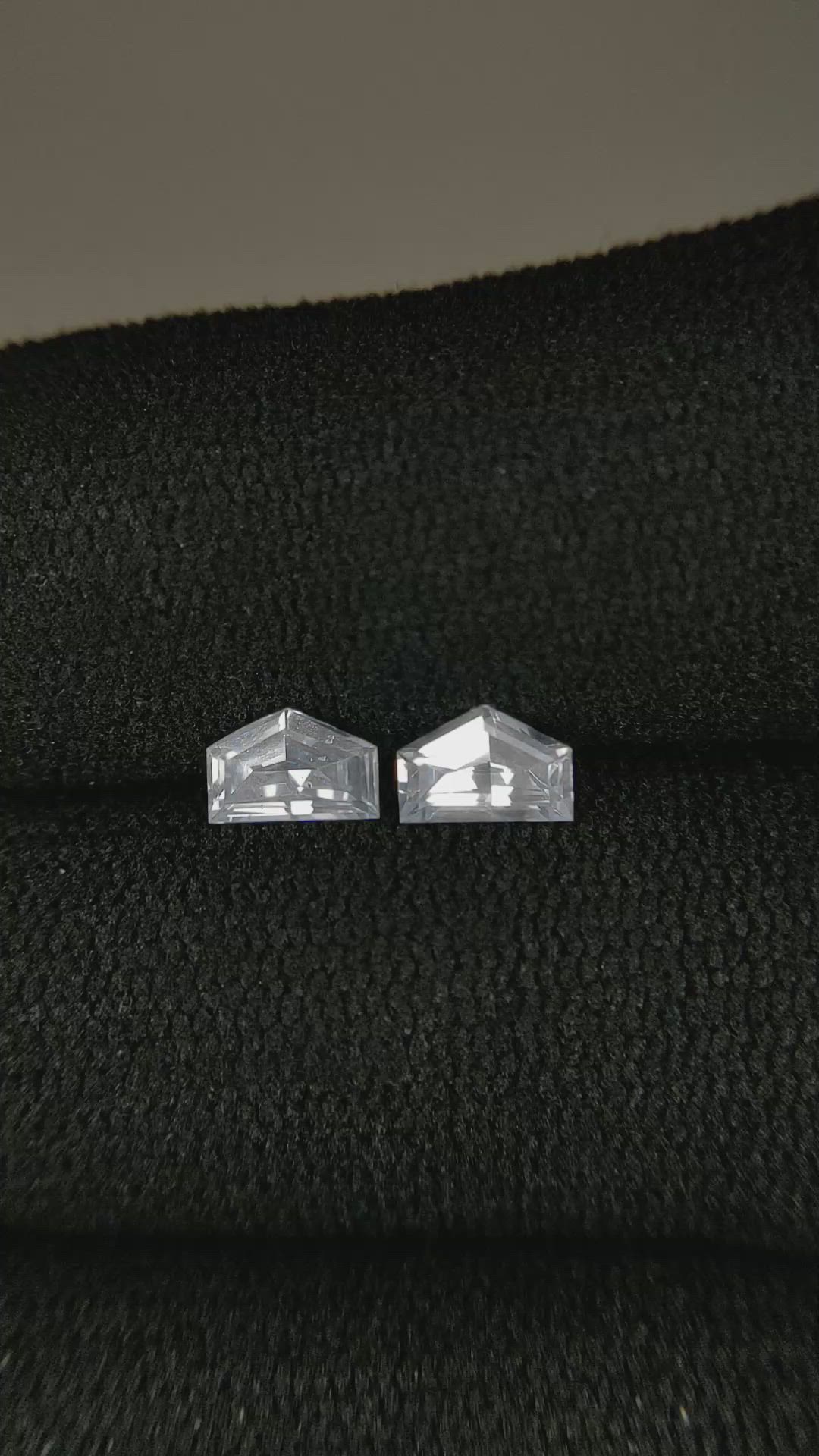 1.04&nbsp;Ct.Tw.Total Carat Weight White Sapphire Pair from Ceylon (Sri Lanka) Size Video