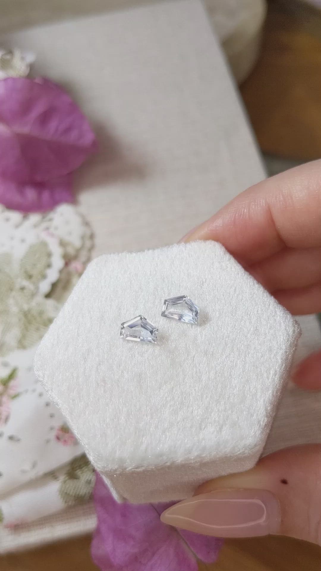 1.60&nbsp;Ct.Tw.Total Carat Weight White Sapphire Pair from Ceylon (Sri Lanka) Size Video