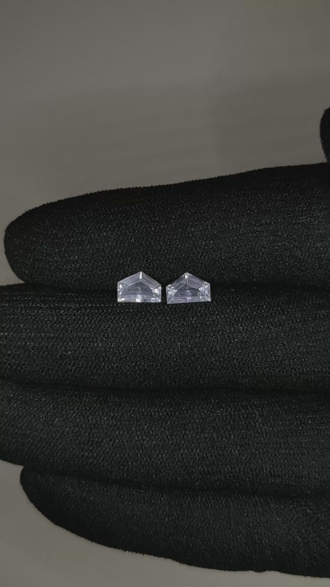 1.60&nbsp;Ct.Tw.Total Carat Weight White Sapphire Pair from Ceylon (Sri Lanka) Size Video