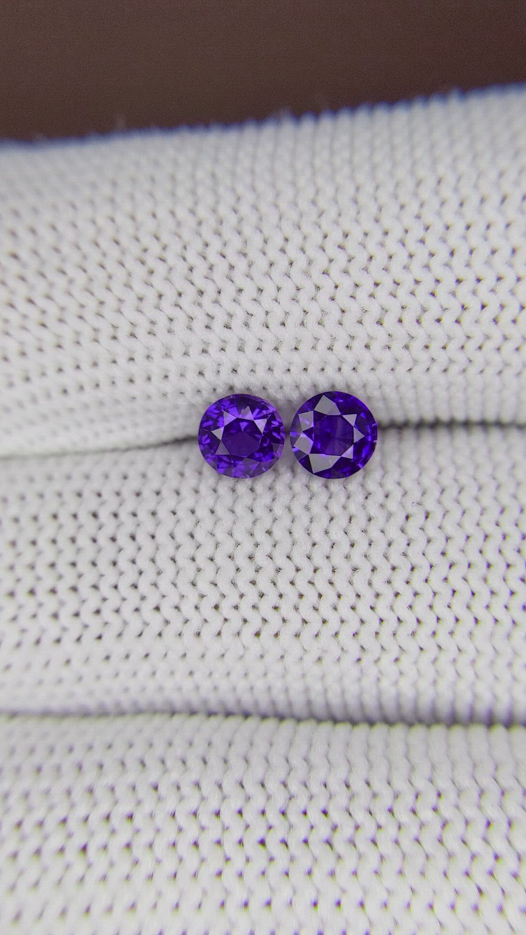 1.10&nbsp;Ct.Tw.Total Carat Weight Color Change Sapphire Pair from Ceylon (Sri Lanka) Size Video