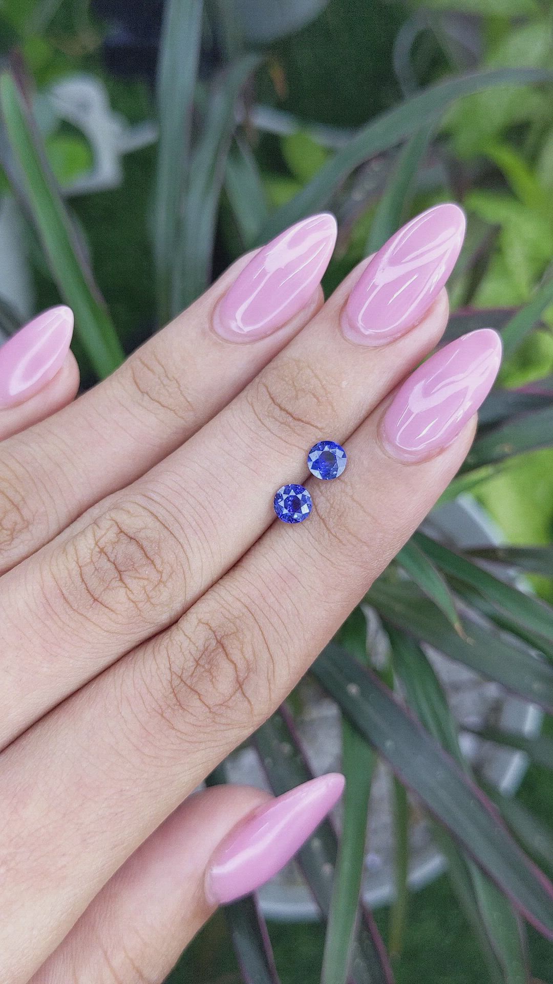 1.10&nbsp;Ct.Tw.Total Carat Weight Color Change Sapphire Pair from Ceylon (Sri Lanka) Size Video