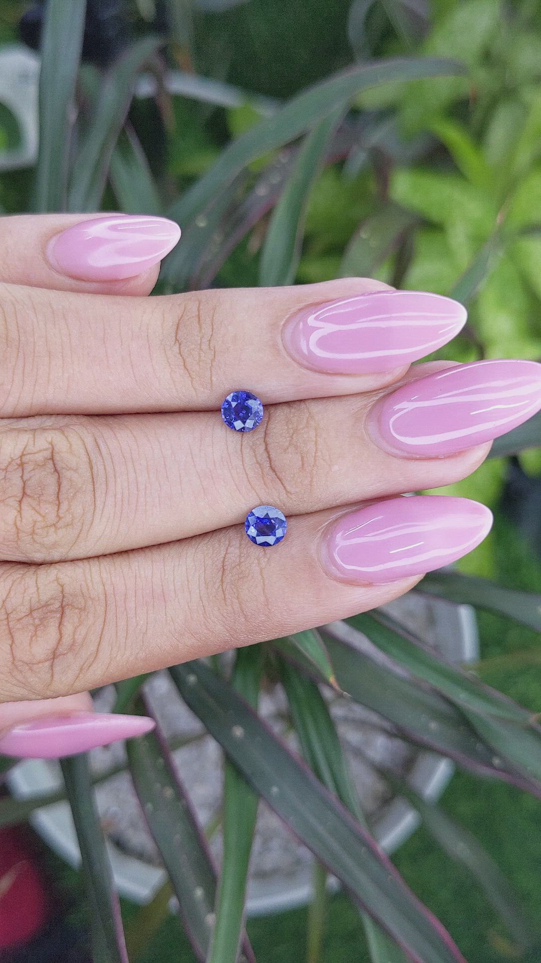 1.10&nbsp;Ct.Tw.Total Carat Weight Color Change Sapphire Pair from Ceylon (Sri Lanka) Size Video