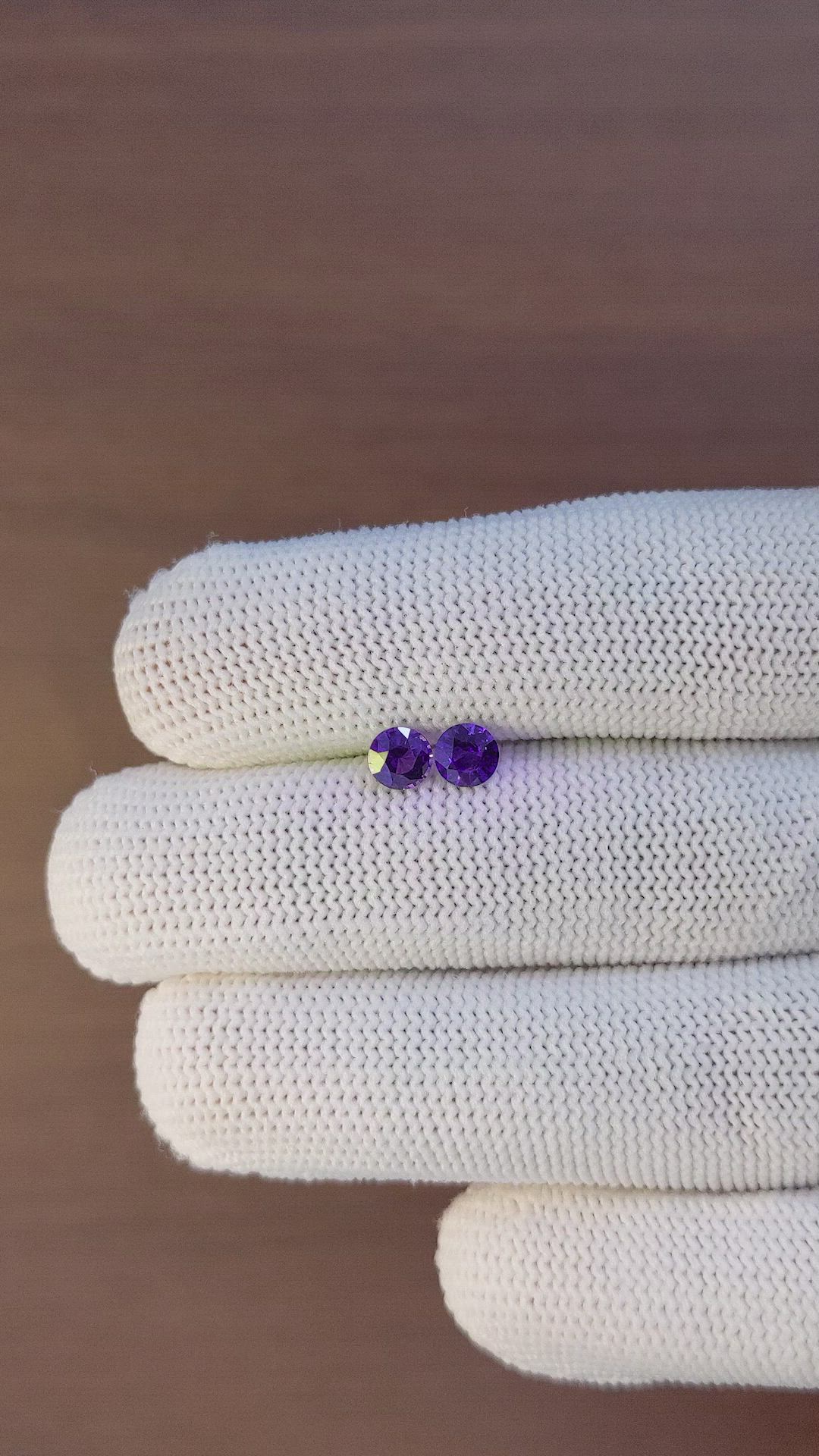 1.10&nbsp;Ct.Tw.Total Carat Weight Color Change Sapphire Pair from Ceylon (Sri Lanka) Size Video