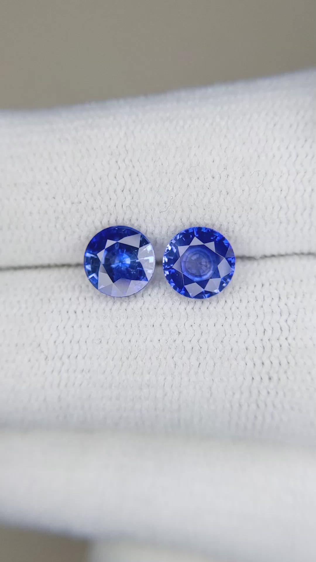 2.09&nbsp;Ct.Tw.Total Carat Weight Blue Sapphire Pair from Ceylon (Sri Lanka) Size Video