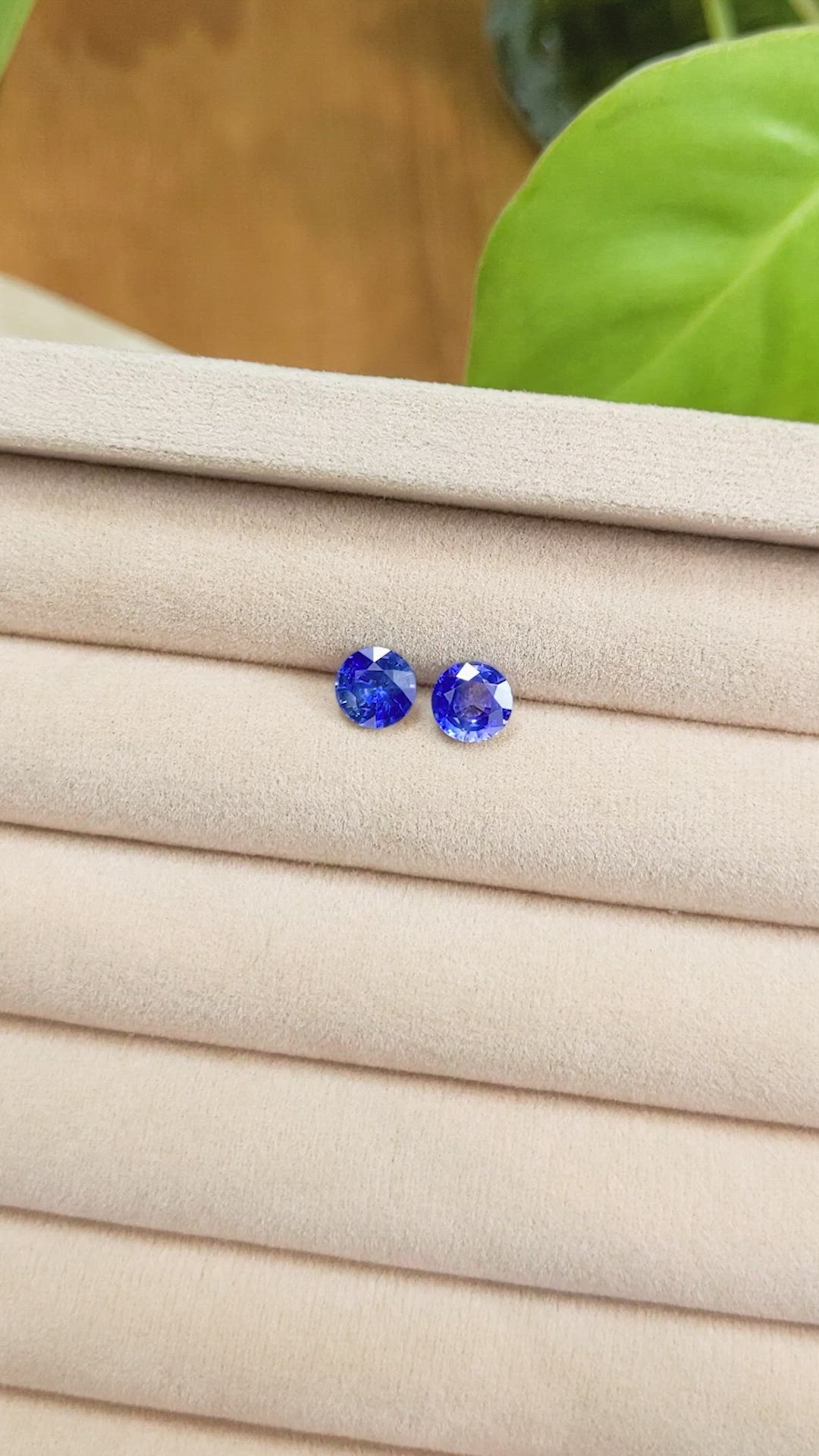 2.09&nbsp;Ct.Tw.Total Carat Weight Blue Sapphire Pair from Ceylon (Sri Lanka) Size Video