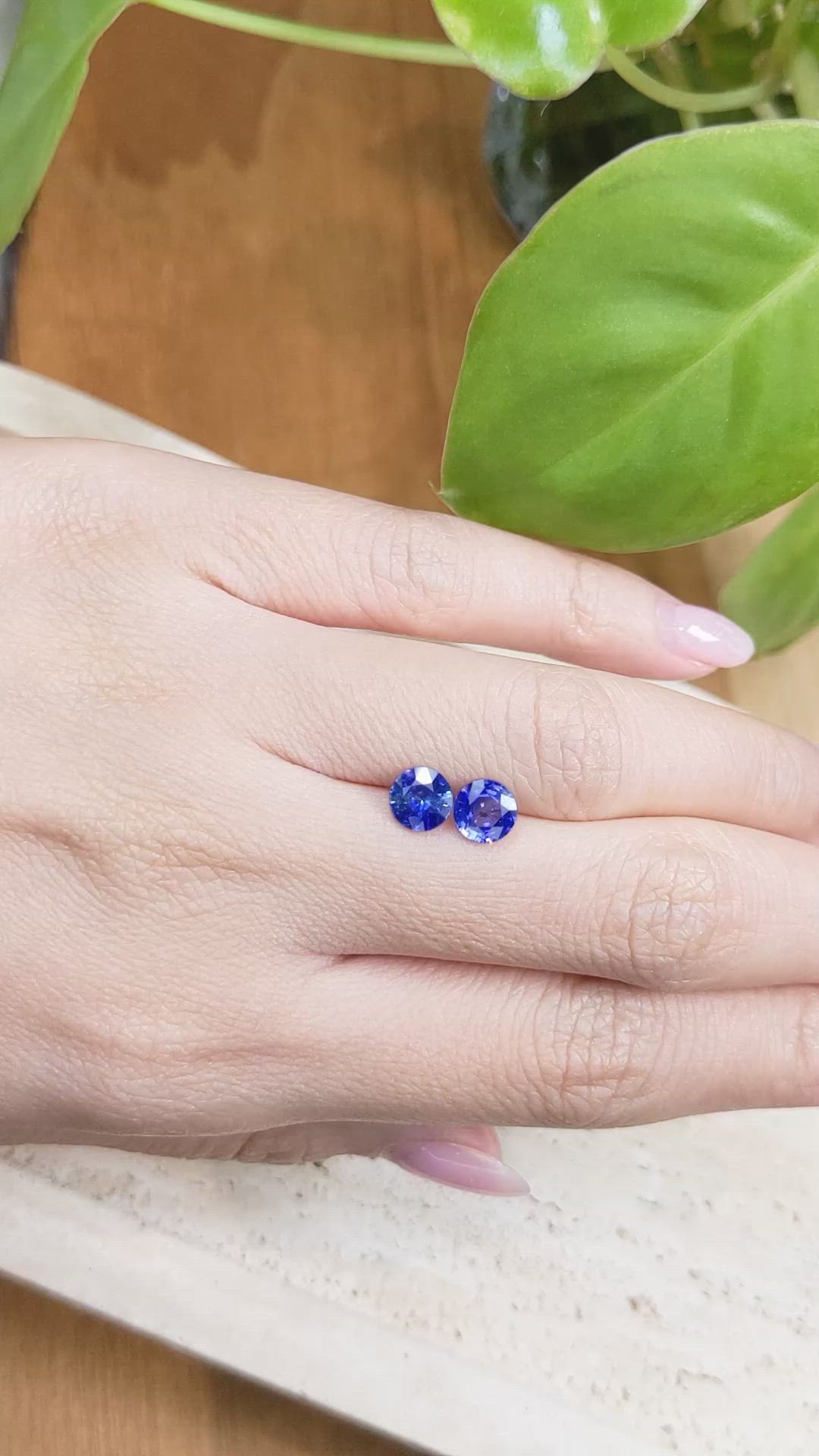 2.09&nbsp;Ct.Tw.Total Carat Weight Blue Sapphire Pair from Ceylon (Sri Lanka) Size Video