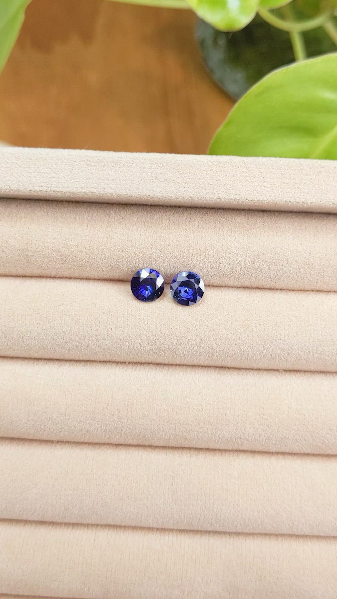 1.65&nbsp;Ct.Tw.Total Carat Weight Blue Sapphire Pair from Ceylon (Sri Lanka) Size Video