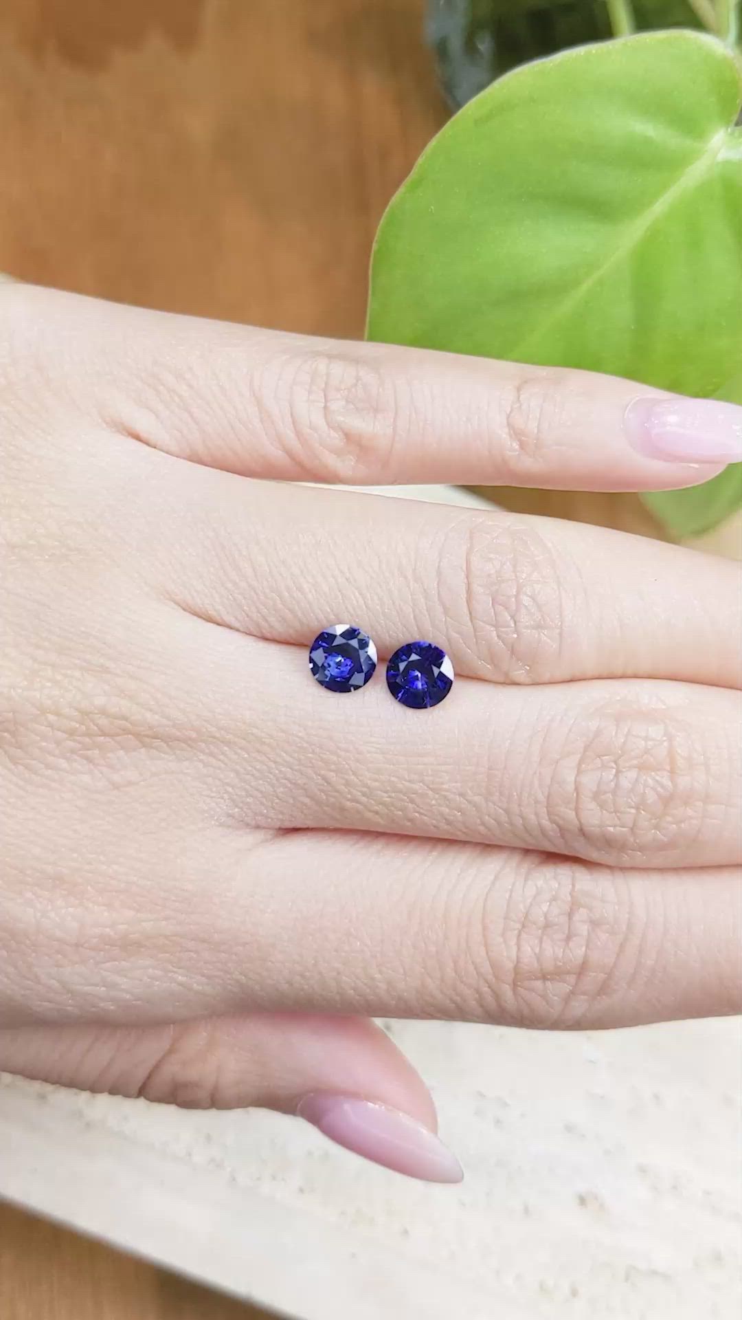 1.65&nbsp;Ct.Tw.Total Carat Weight Blue Sapphire Pair from Ceylon (Sri Lanka) Size Video