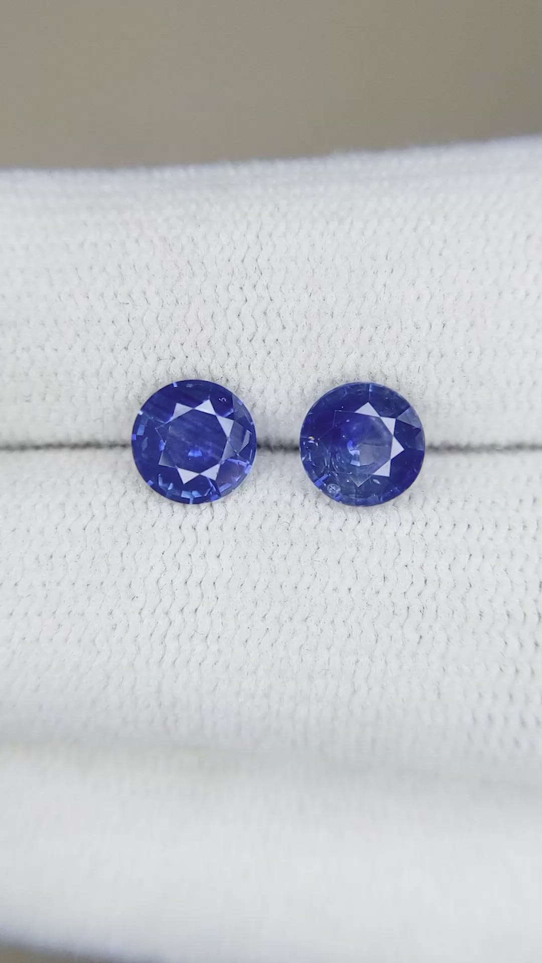 1.70&nbsp;Ct.Tw.Total Carat Weight Blue Sapphire Pair from Ceylon (Sri Lanka) Size Video