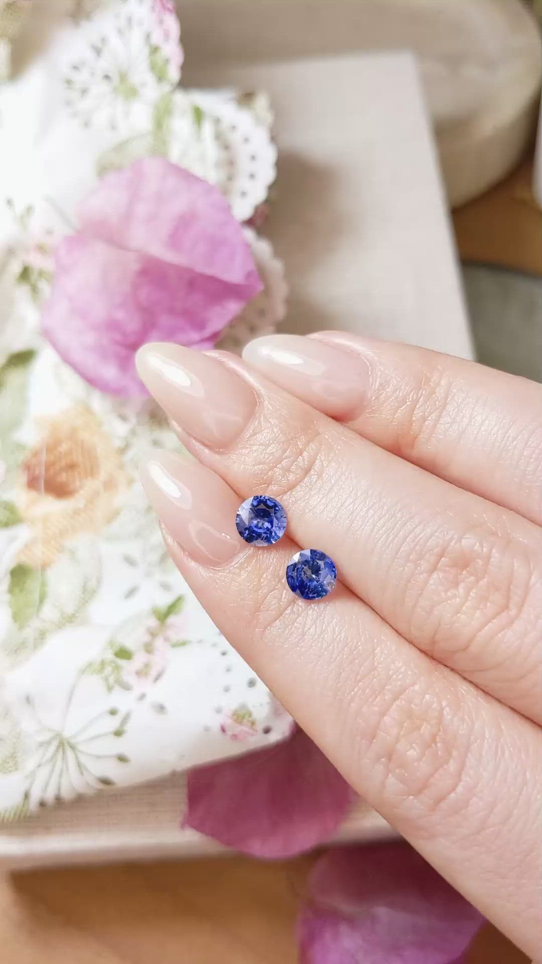 1.82&nbsp;Ct.Tw.Total Carat Weight Blue Sapphire Pair from Ceylon (Sri Lanka) Size Video