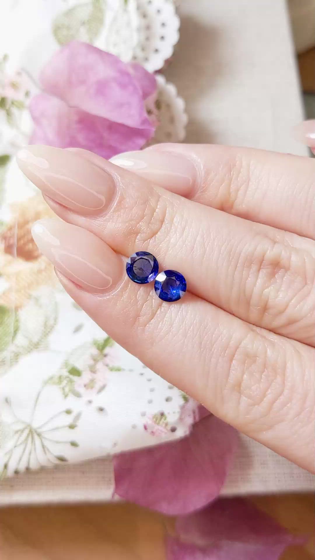 1.57&nbsp;Ct.Tw.Total Carat Weight Blue Sapphire Pair from Ceylon (Sri Lanka) Size Video