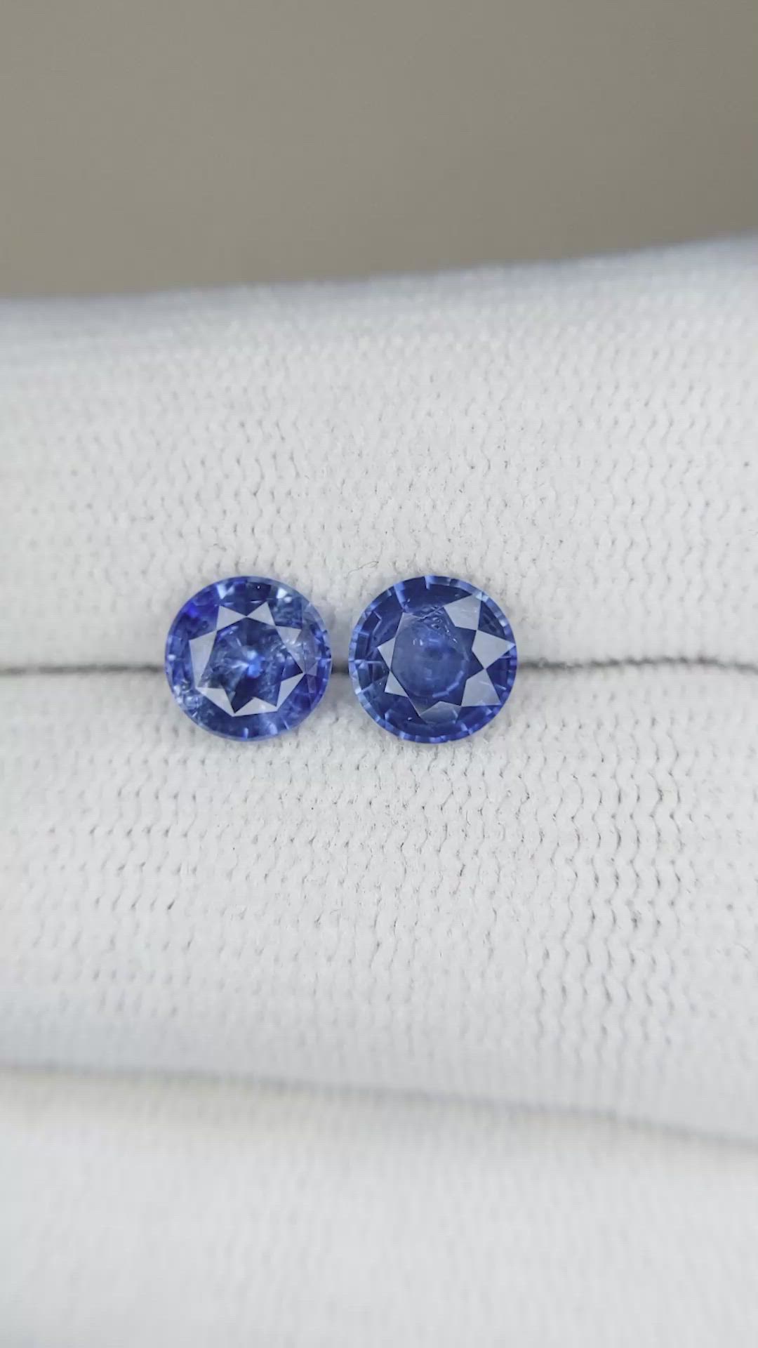 1.71&nbsp;Ct.Tw.Total Carat Weight Blue Sapphire Pair from Ceylon (Sri Lanka) Size Video