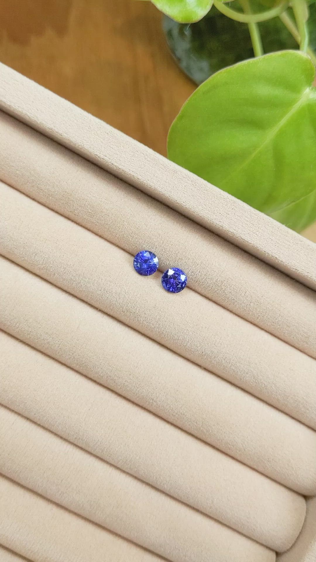 1.90&nbsp;Ct.Tw.Total Carat Weight Blue Sapphire Pair from Ceylon (Sri Lanka) Size Video