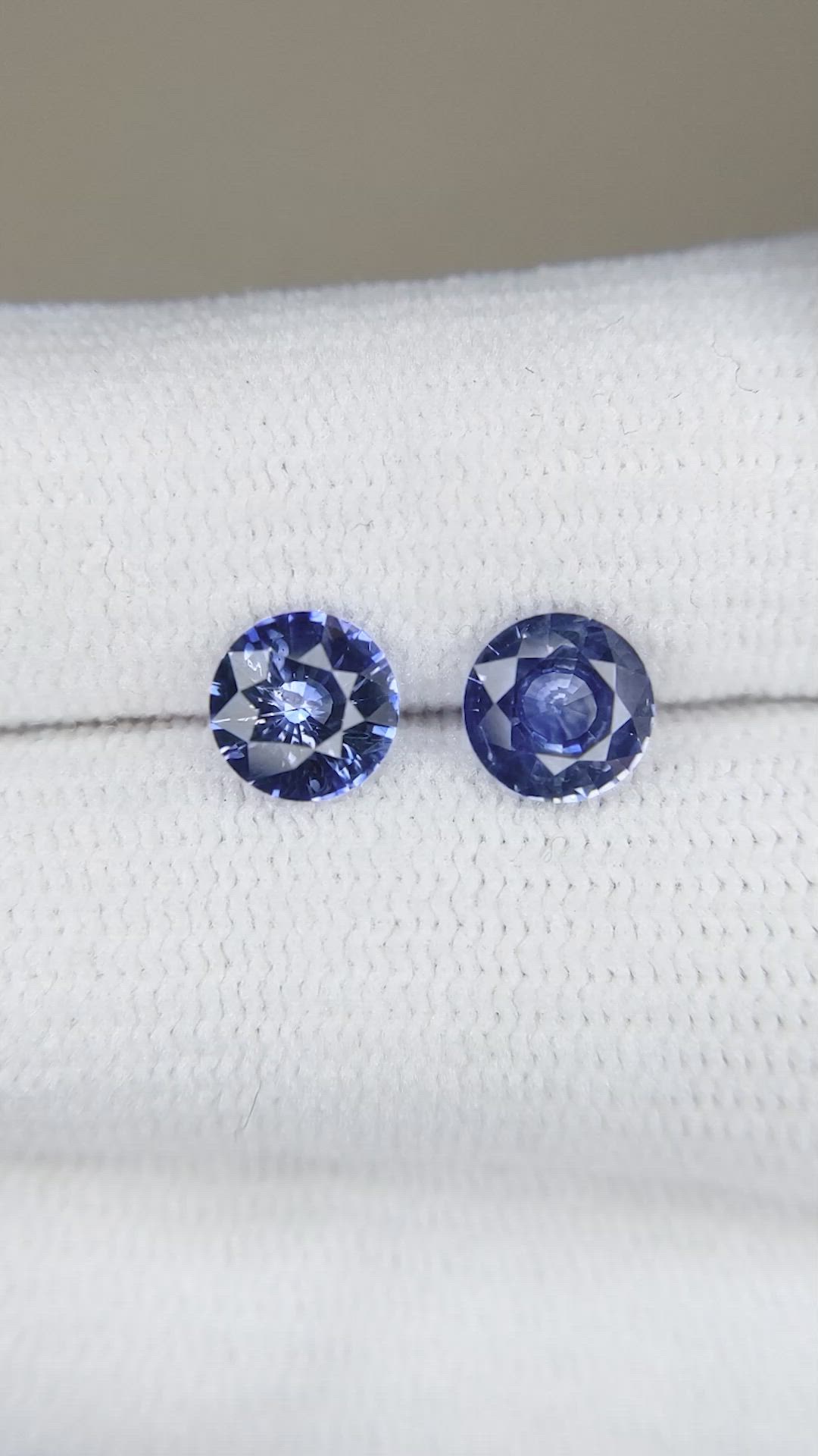 1.86&nbsp;Ct.Tw.Total Carat Weight Blue Sapphire Pair from Ceylon (Sri Lanka) Size Video