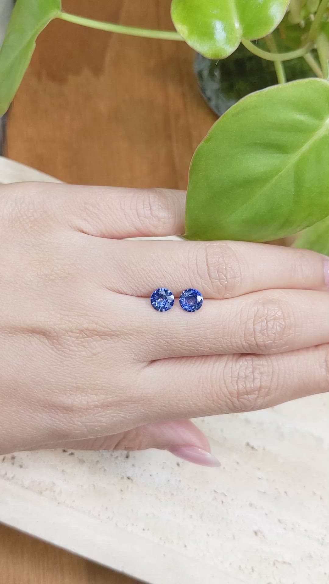 1.86&nbsp;Ct.Tw.Total Carat Weight Blue Sapphire Pair from Ceylon (Sri Lanka) Size Video