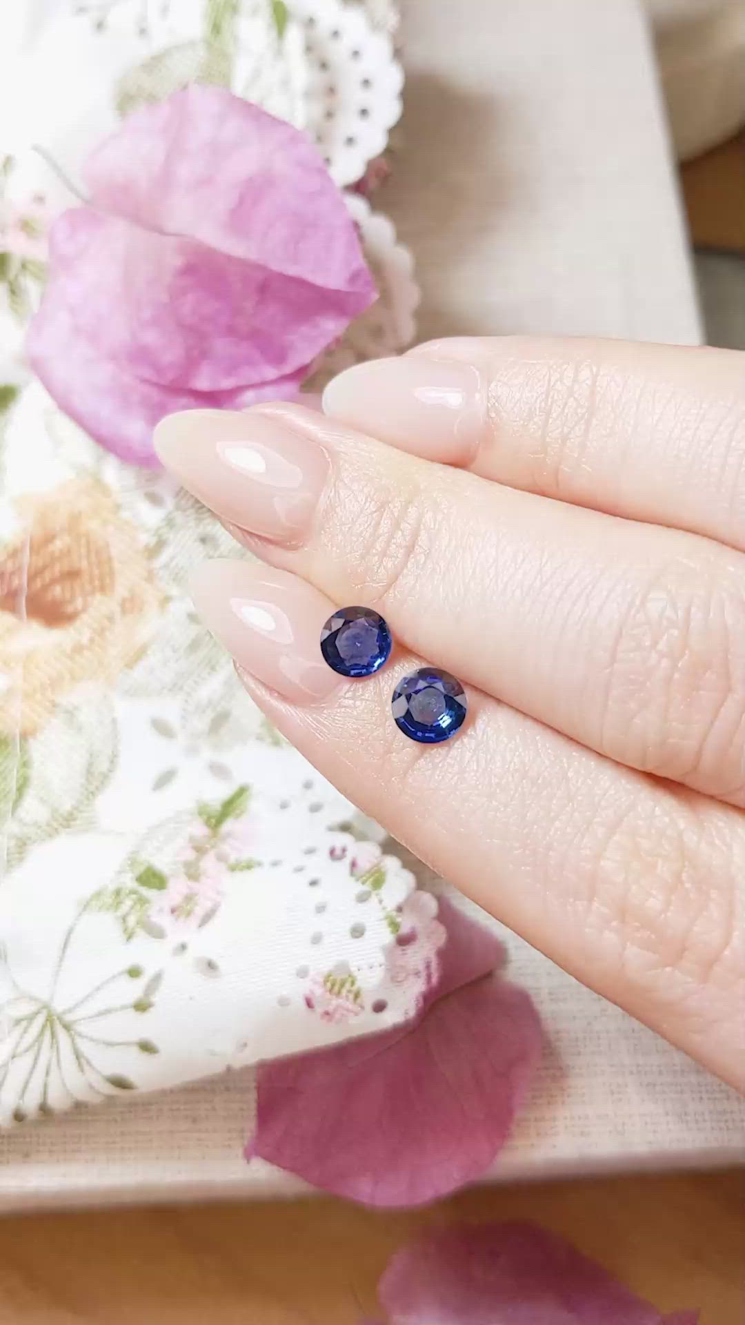 1.43&nbsp;Ct.Tw.Total Carat Weight Blue Sapphire Pair from Ceylon (Sri Lanka) Size Video