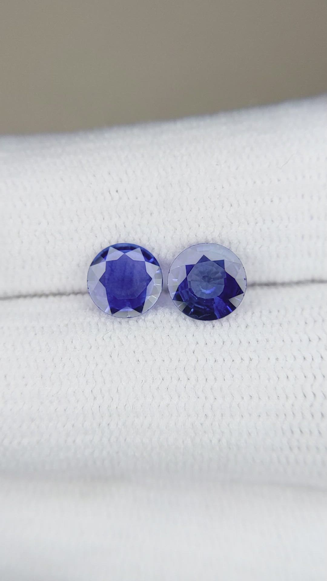 1.43&nbsp;Ct.Tw.Total Carat Weight Blue Sapphire Pair from Ceylon (Sri Lanka) Size Video