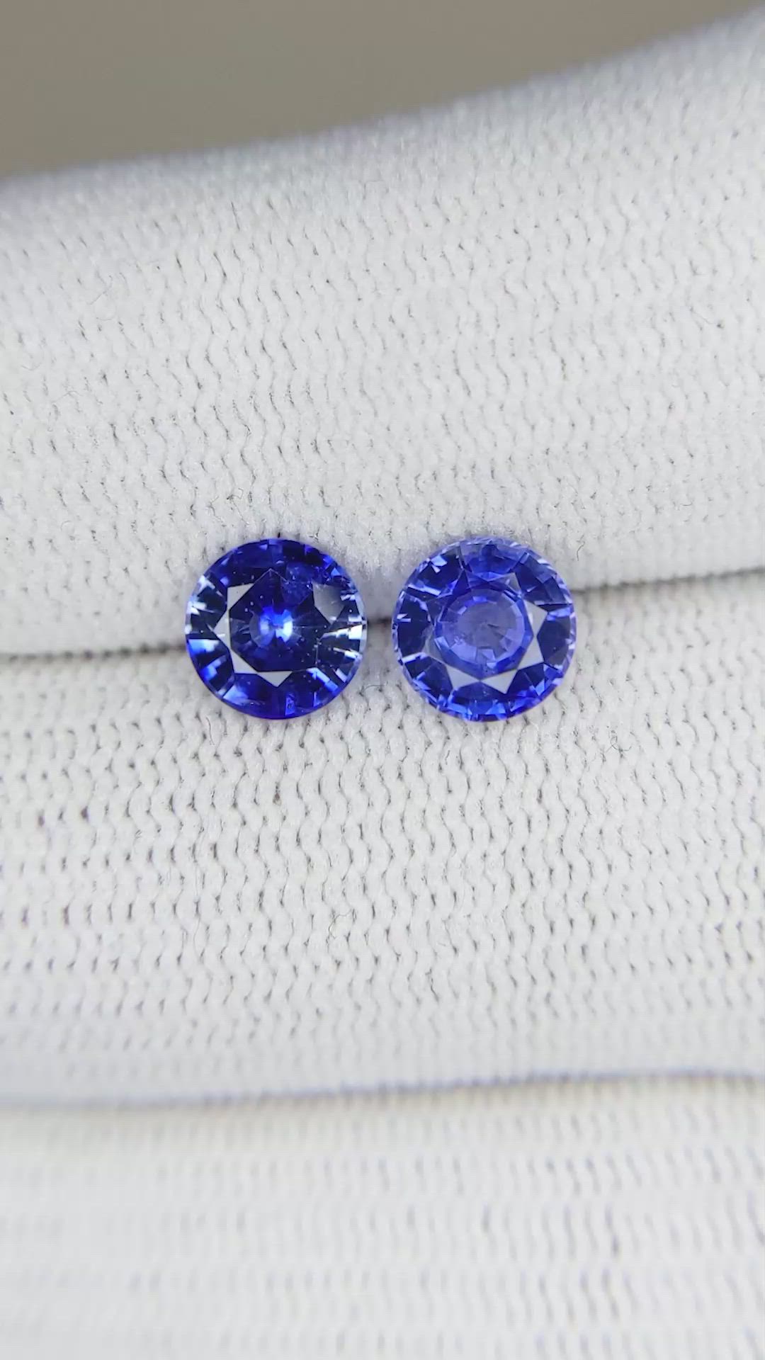 2.10&nbsp;Ct.Tw.Total Carat Weight Blue Sapphire Pair from Ceylon (Sri Lanka) Size Video